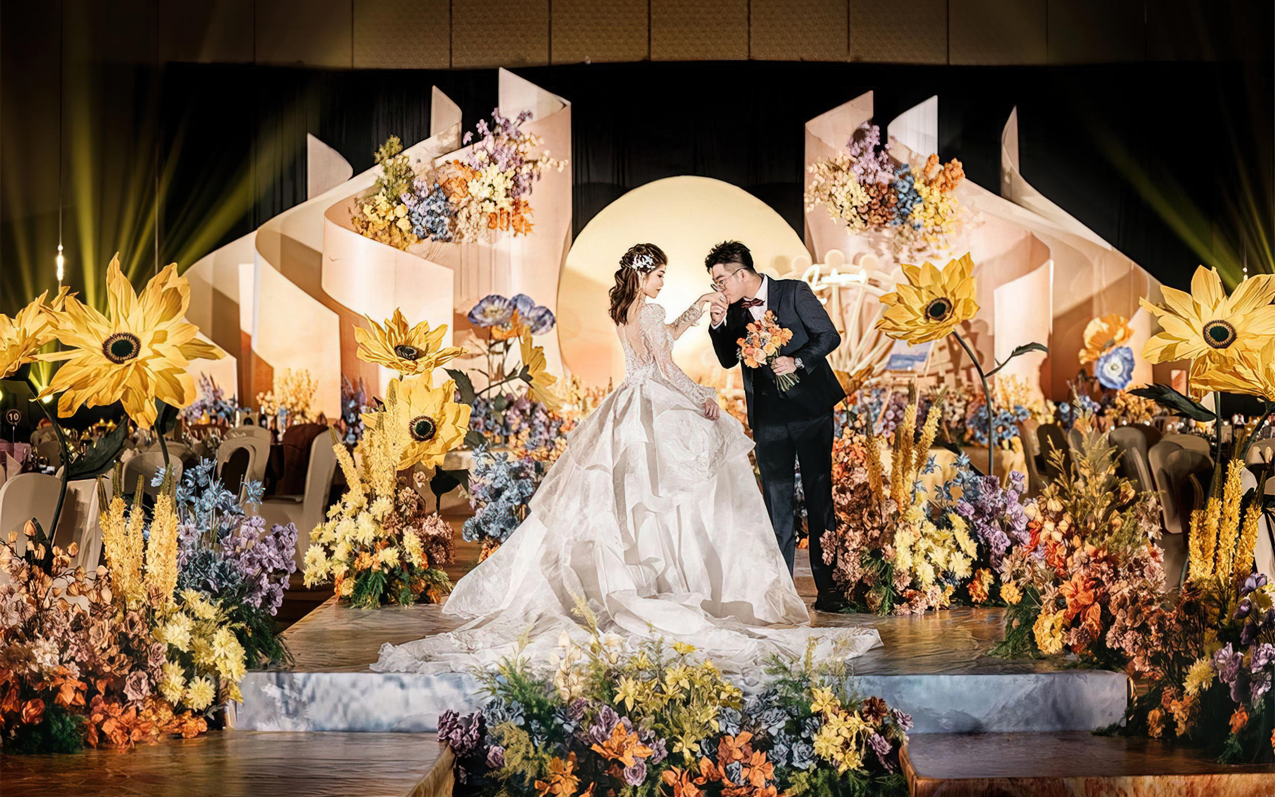 暖霧金芒?氛圍感婚禮布置