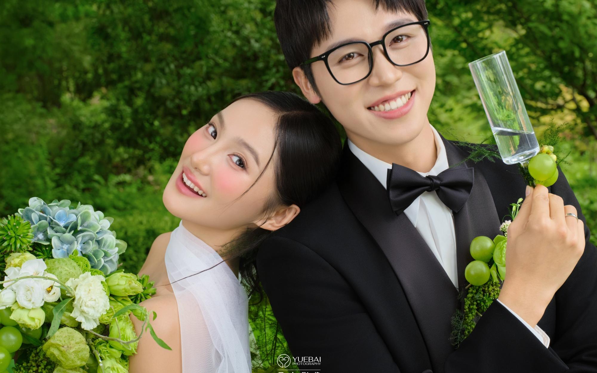 美出天際的草坪婚紗照??滿屏的高級感