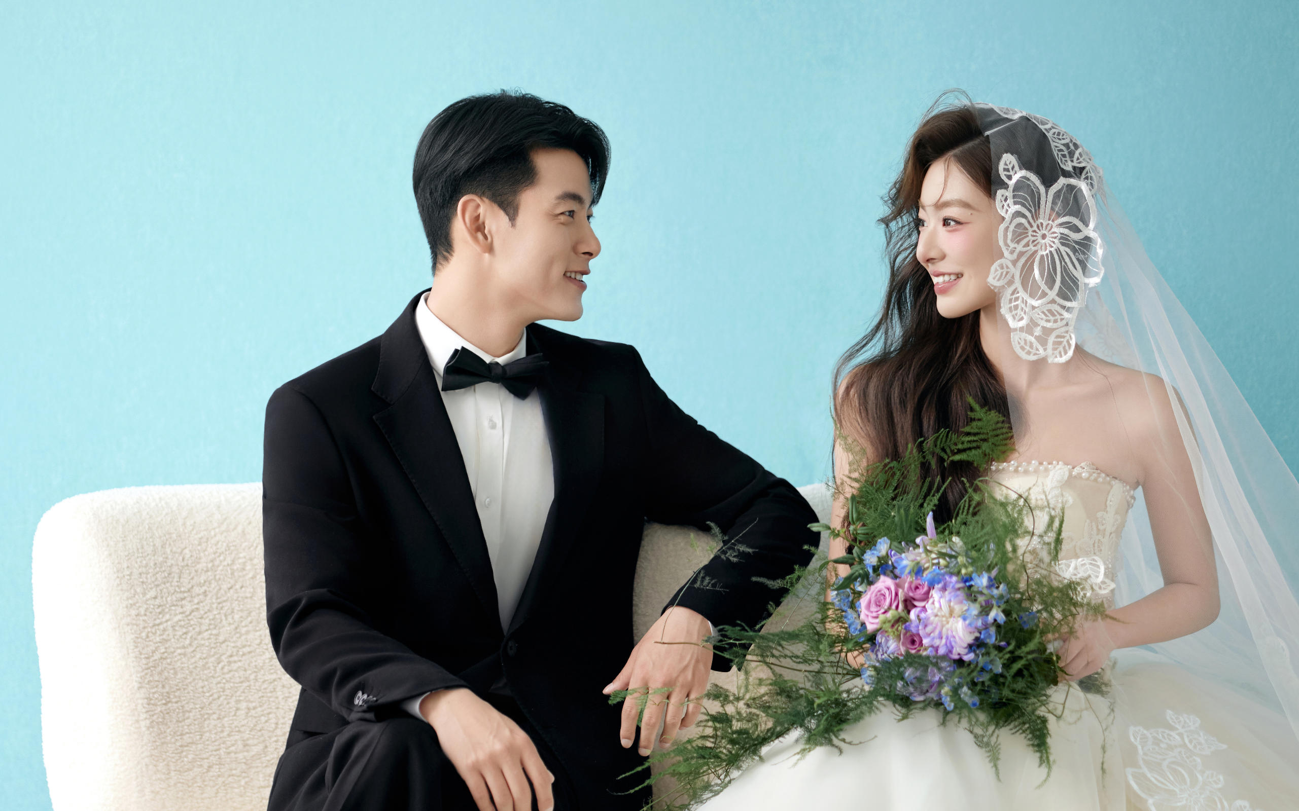 極簡風(fēng)婚紗照|浪漫頭紗與鮮花的見證
