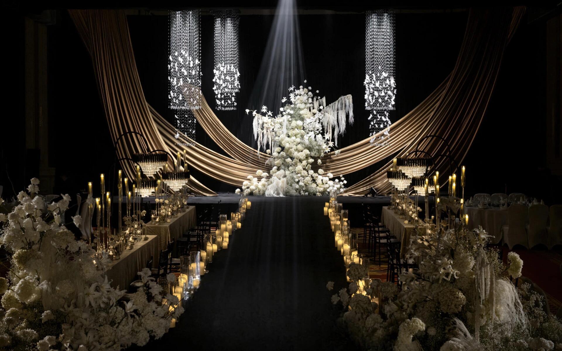 臻爱婚礼｜黑金布幔高级感婚礼