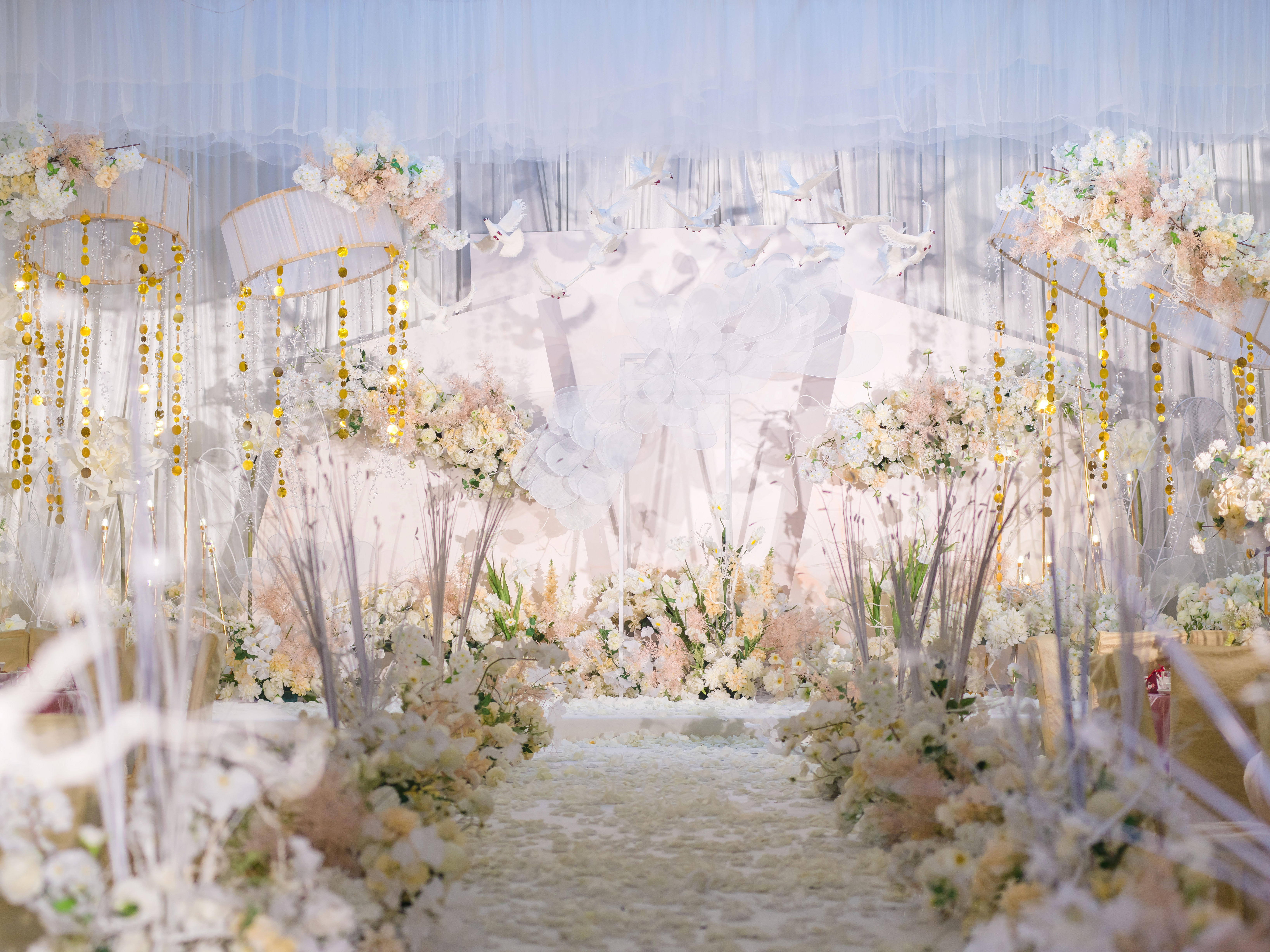 低价吊顶小型吊顶婚礼基础款