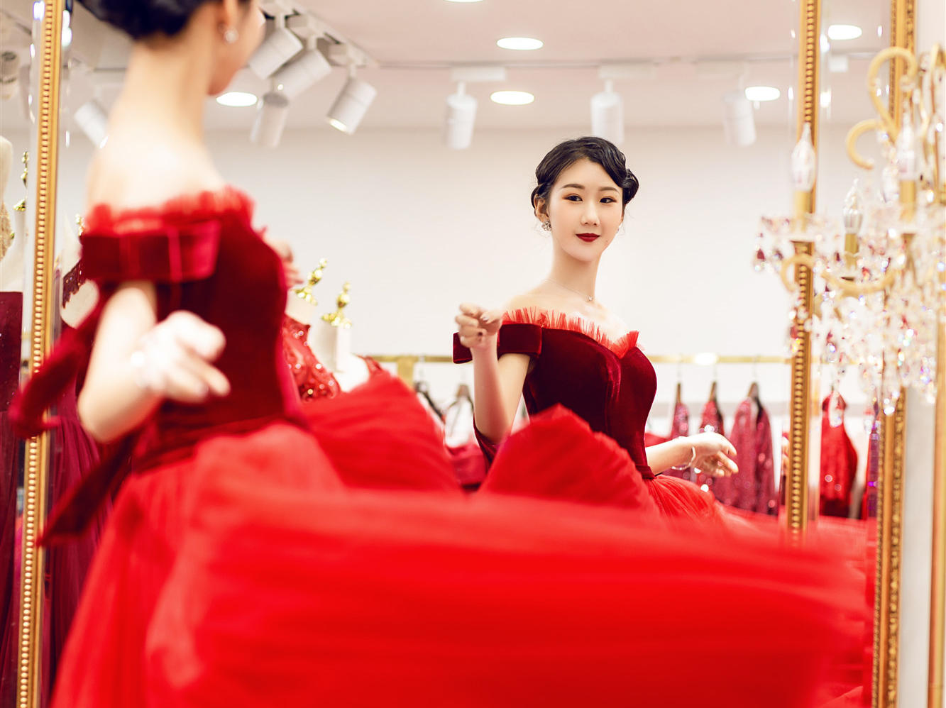 抹胸婚纱+秀禾+蝴蝶结敬酒服+伴娘服