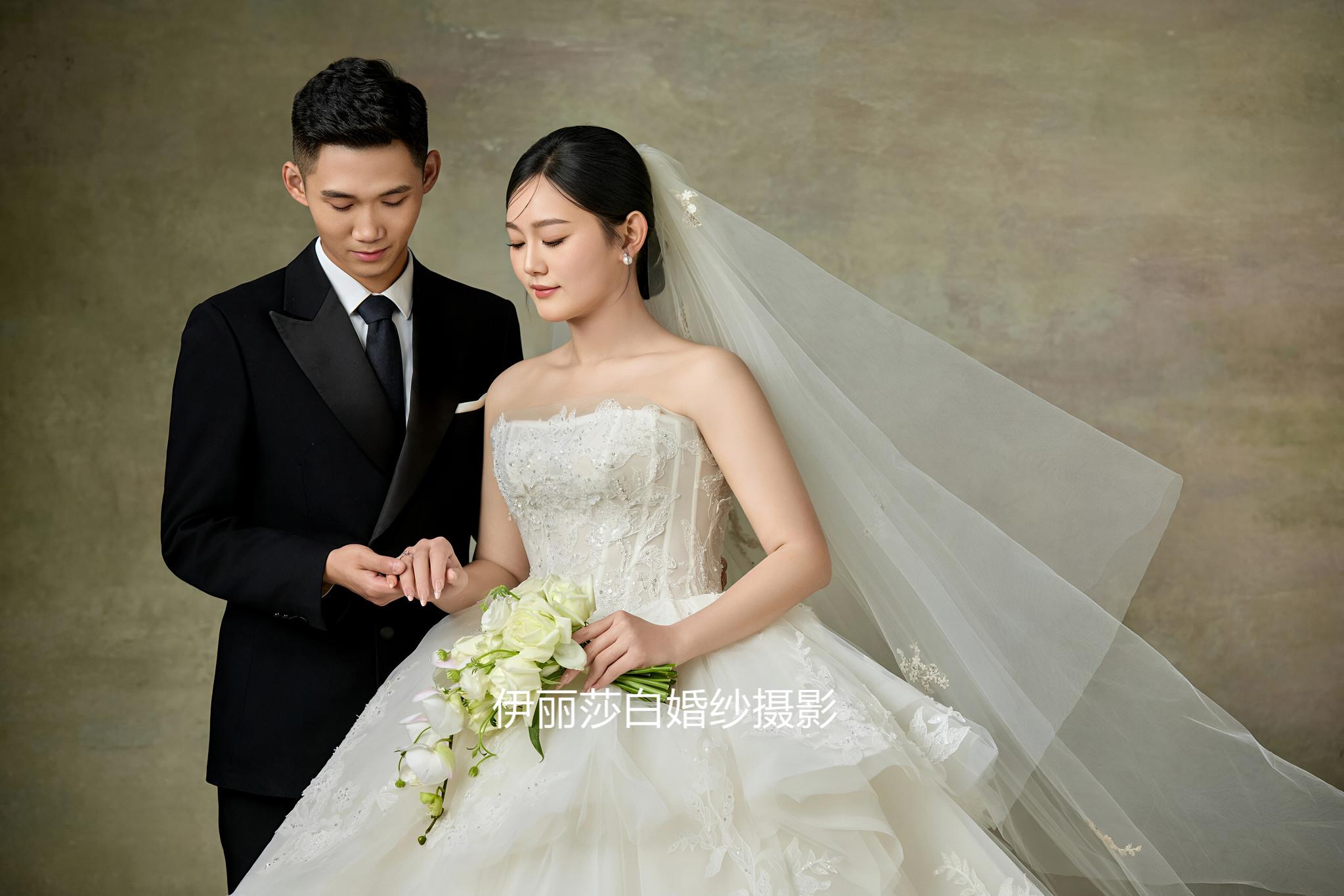 拍婚紗照3888套餐有跟妝+秀和+禮服 