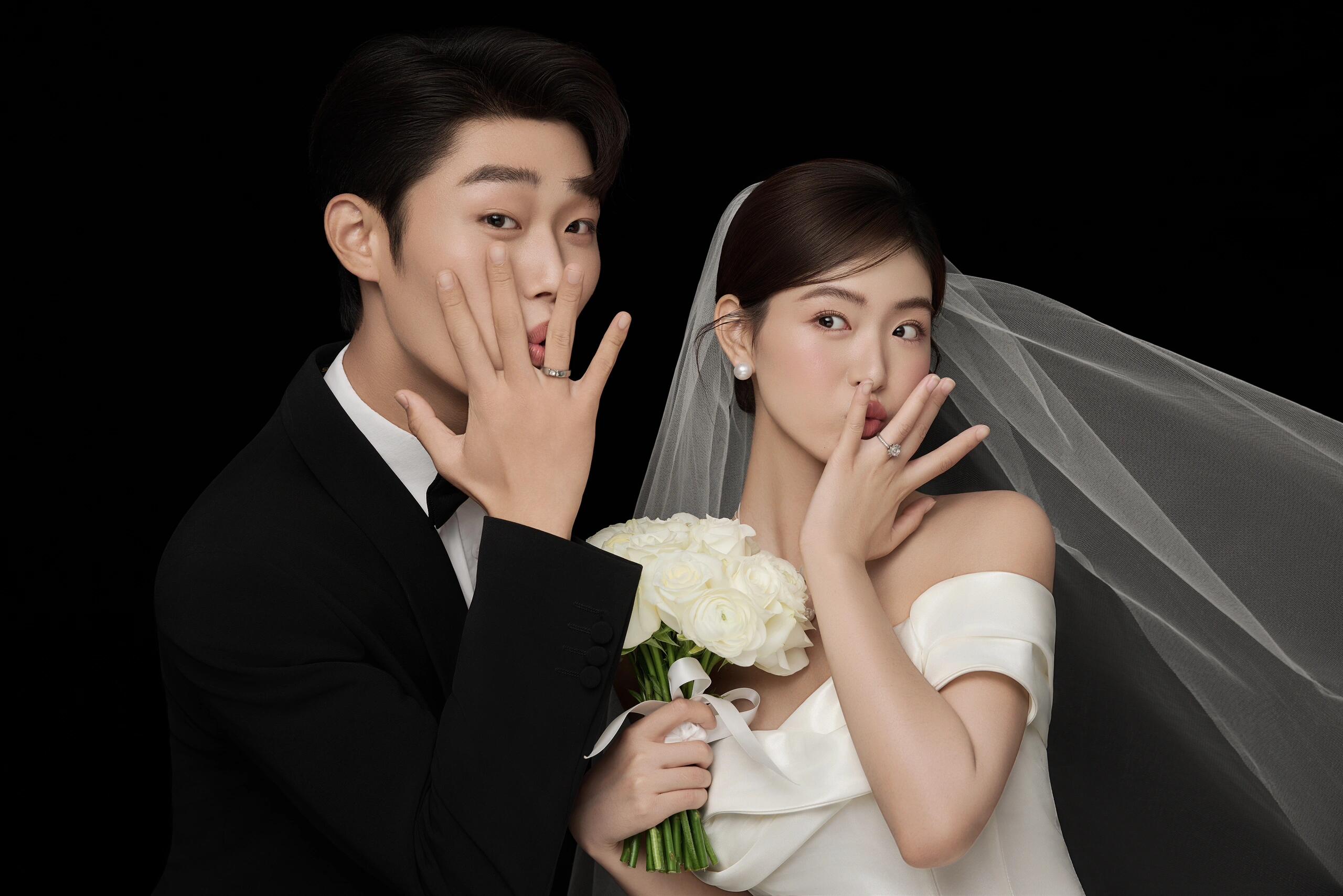 超简约的内景婚纱照