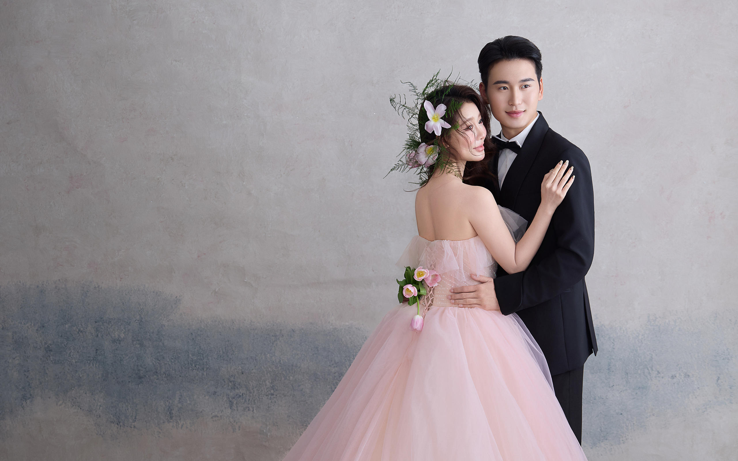 我就说我穿婚纱会很好看吧！