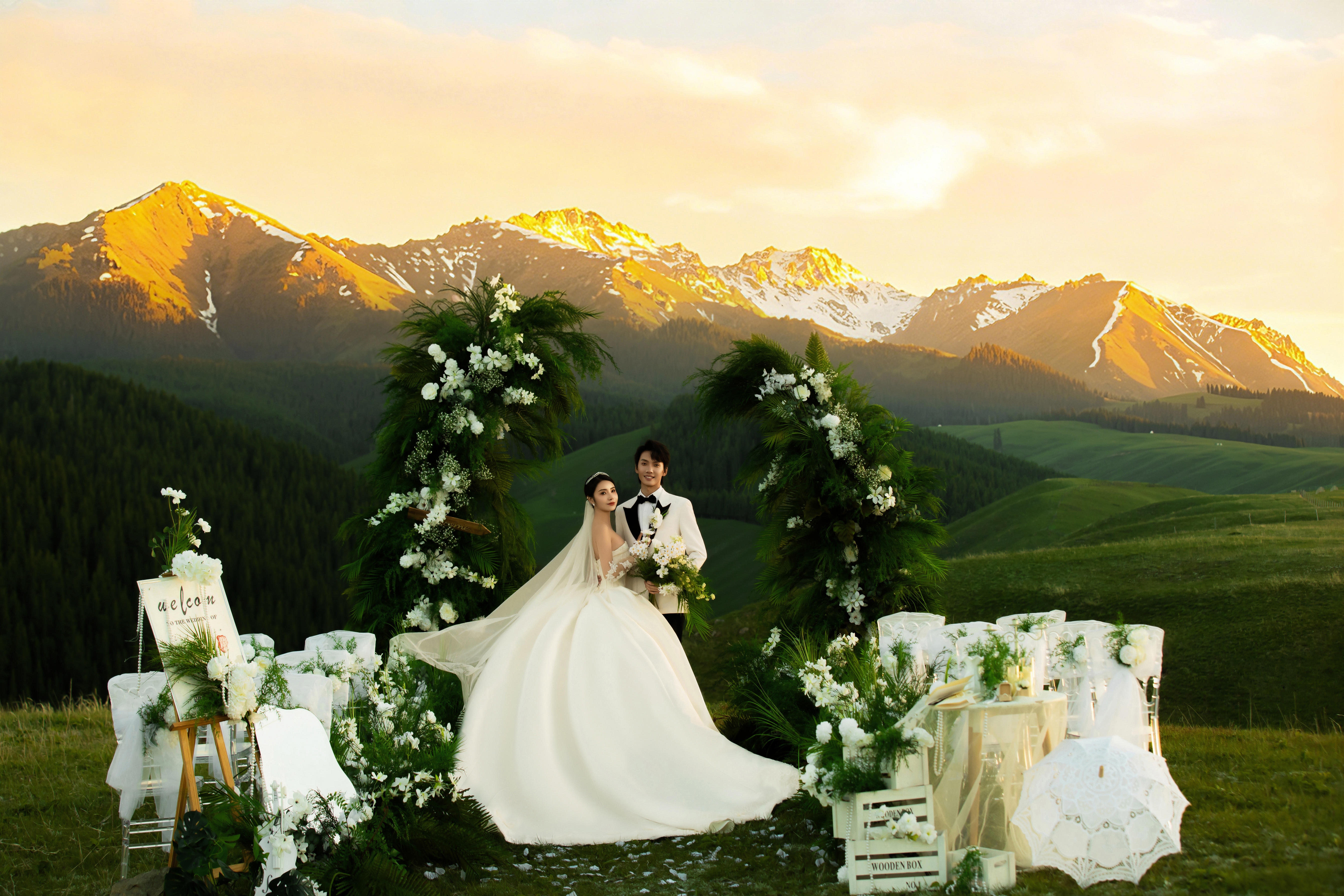 谁懂啊 ！！！真是爱惨了这组新疆雪山婚纱照！