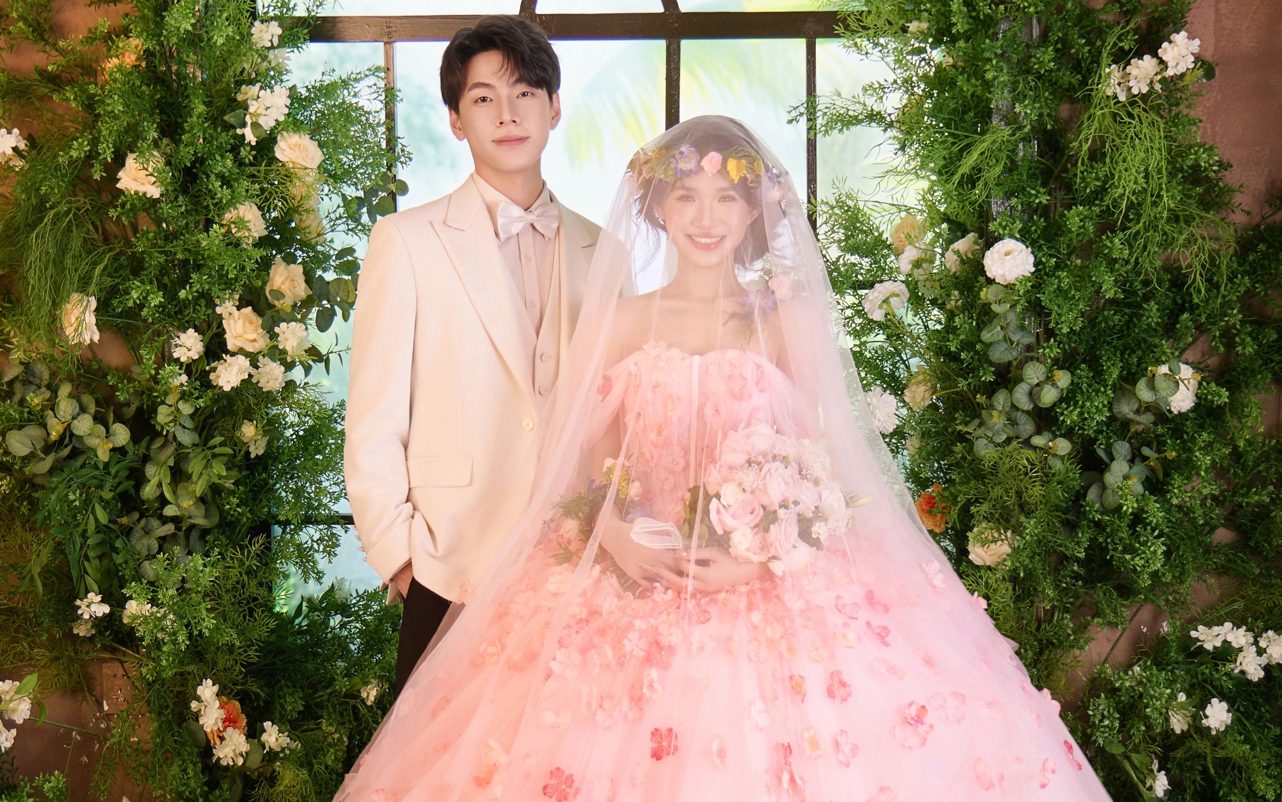 美鼠我啦🥰好喜欢在花房拍的公主风婚纱照