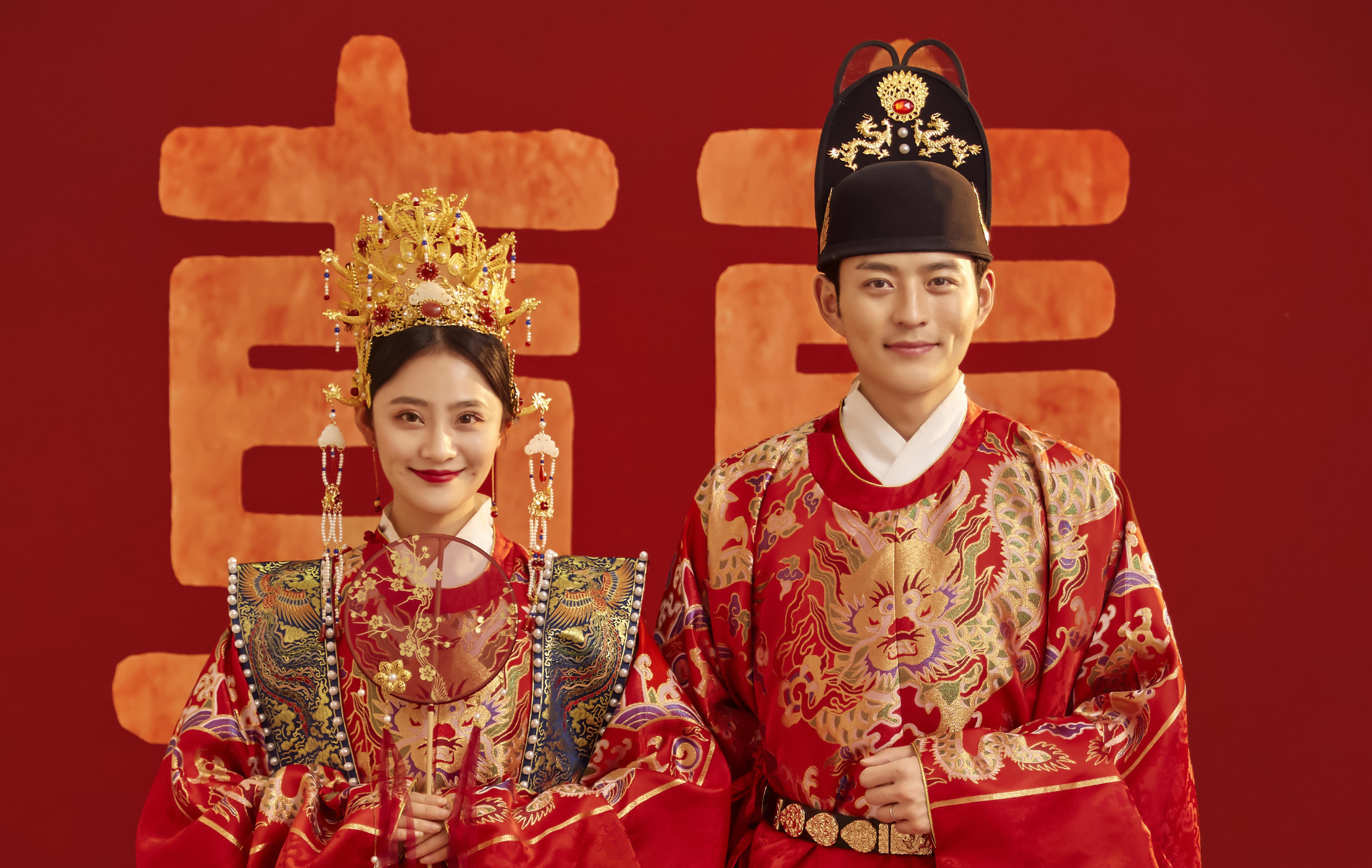 替姐妹们试过了，中国红真的很衬人