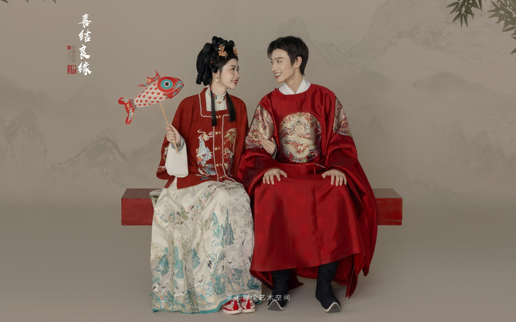 国风甜妹唐风汉服工笔画喜嫁婚纱照