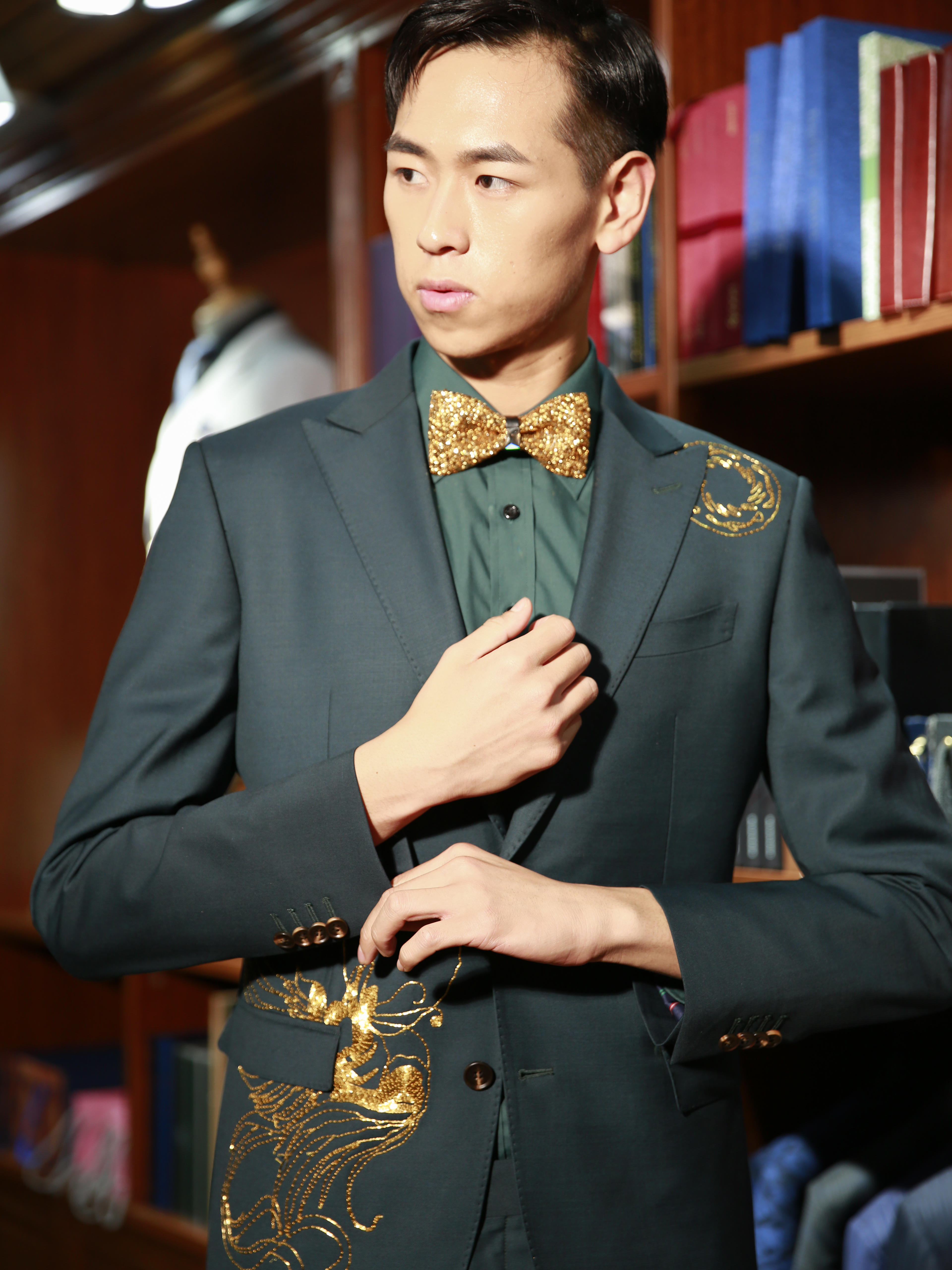 【2020时尚】墨绿色盘金绣