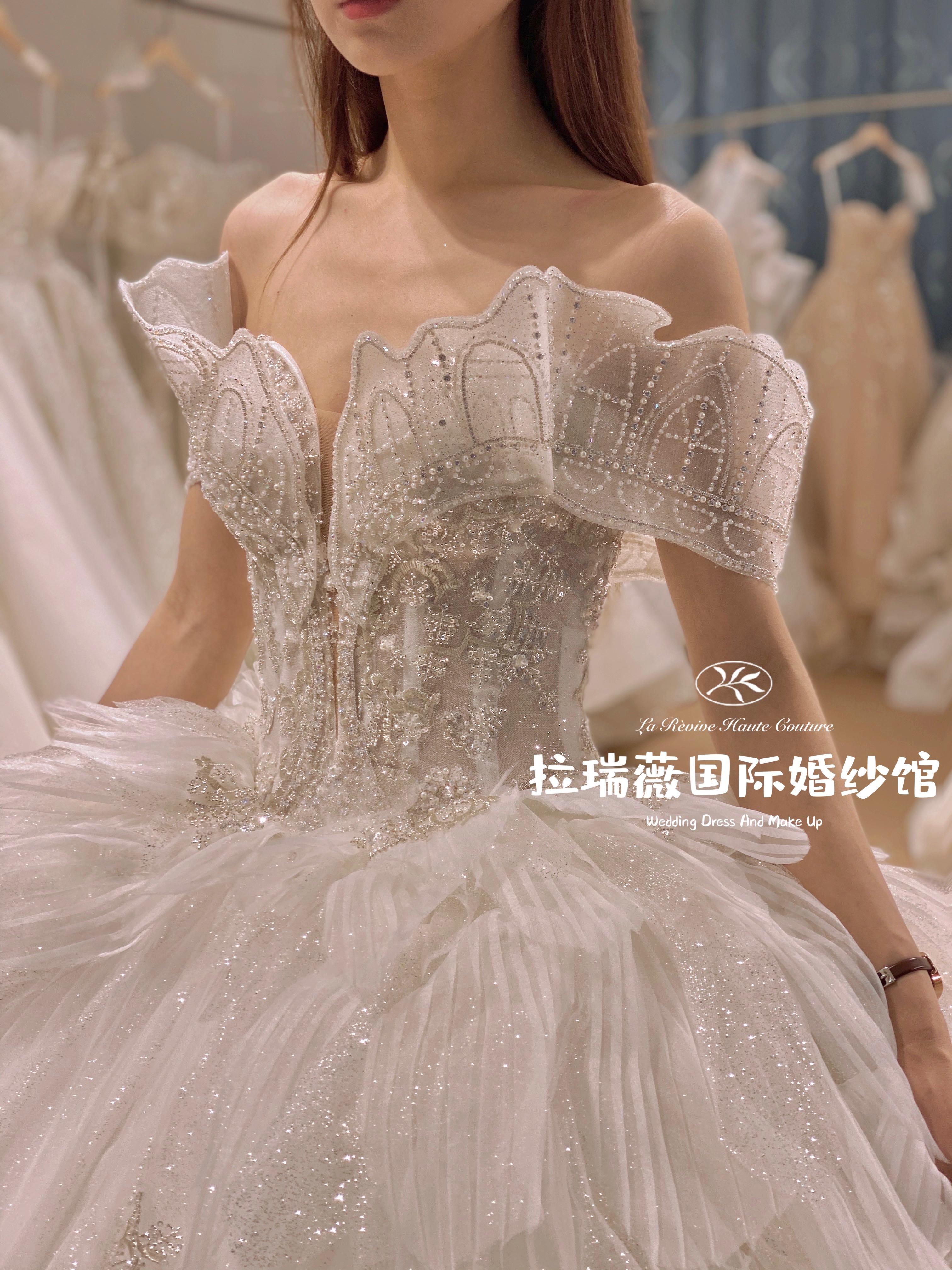 拉瑞薇【超值网红同款】高定品牌婚纱+铂金级跟妆