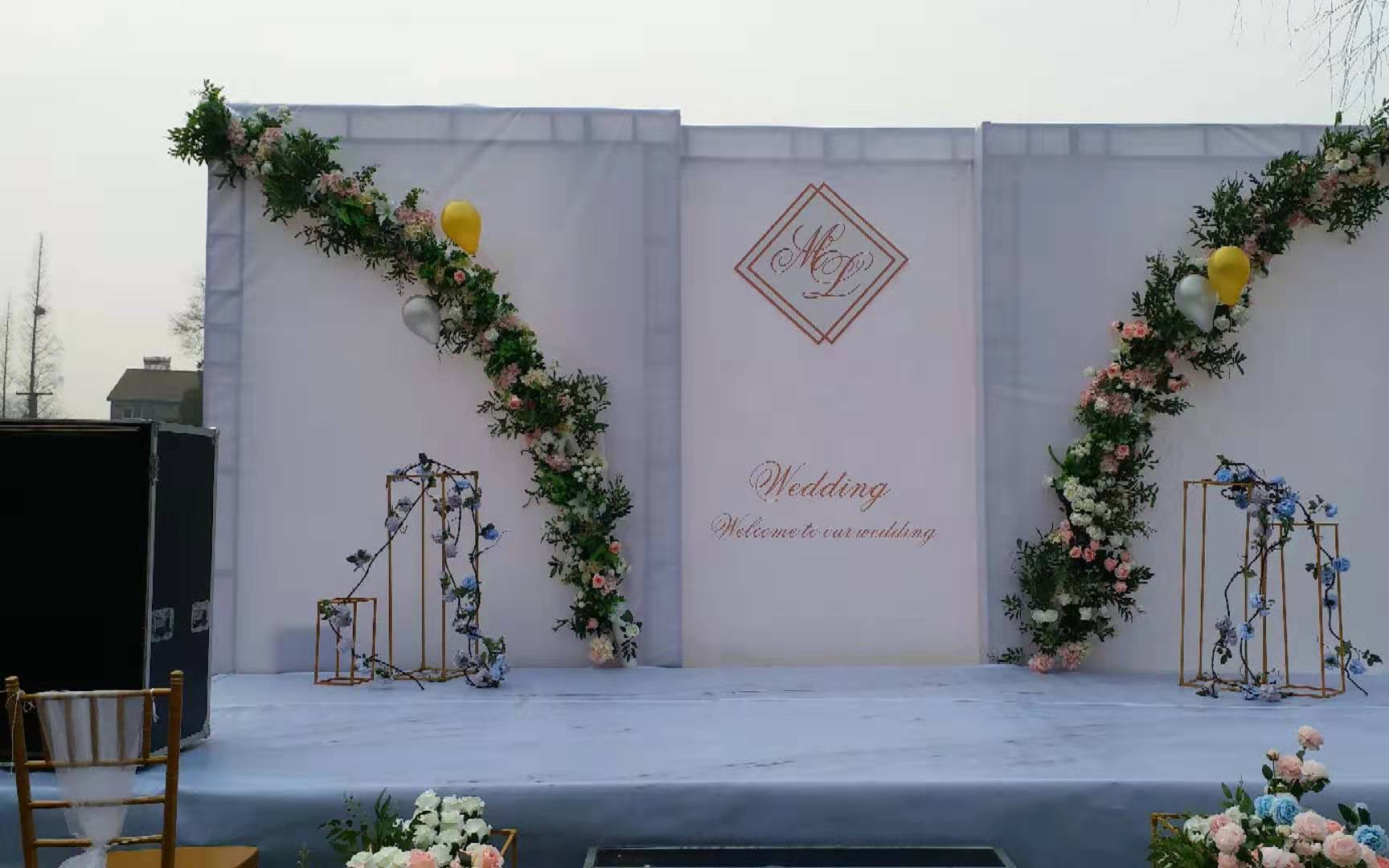 户外简约风格营造浪漫婚礼氛围