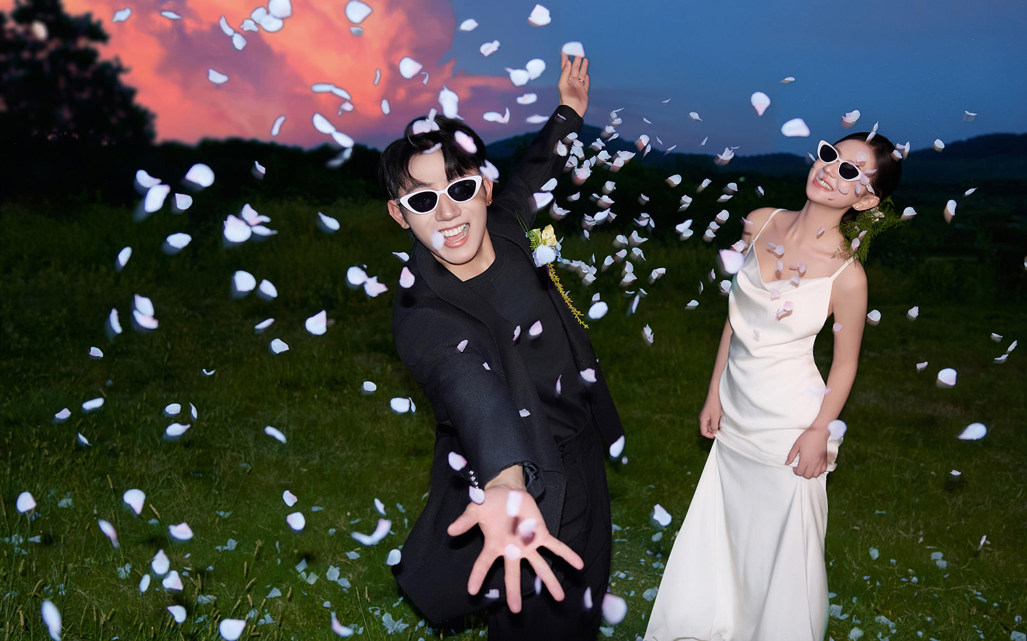 在漫天花瓣里奔跑｜是自由写给爱情的诗🌸✨