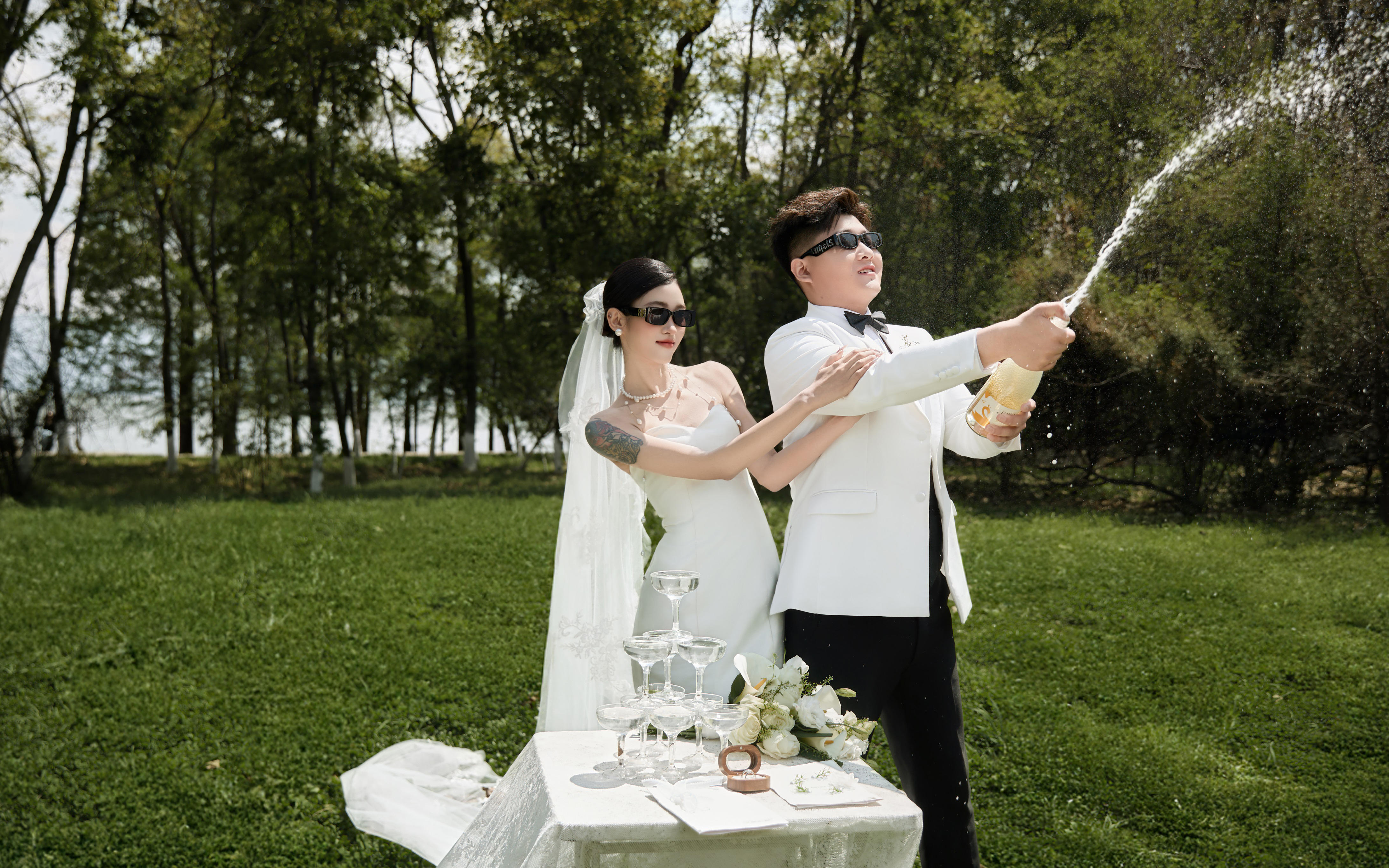 双生·爱之诗：从旷野狂欢到复古私语