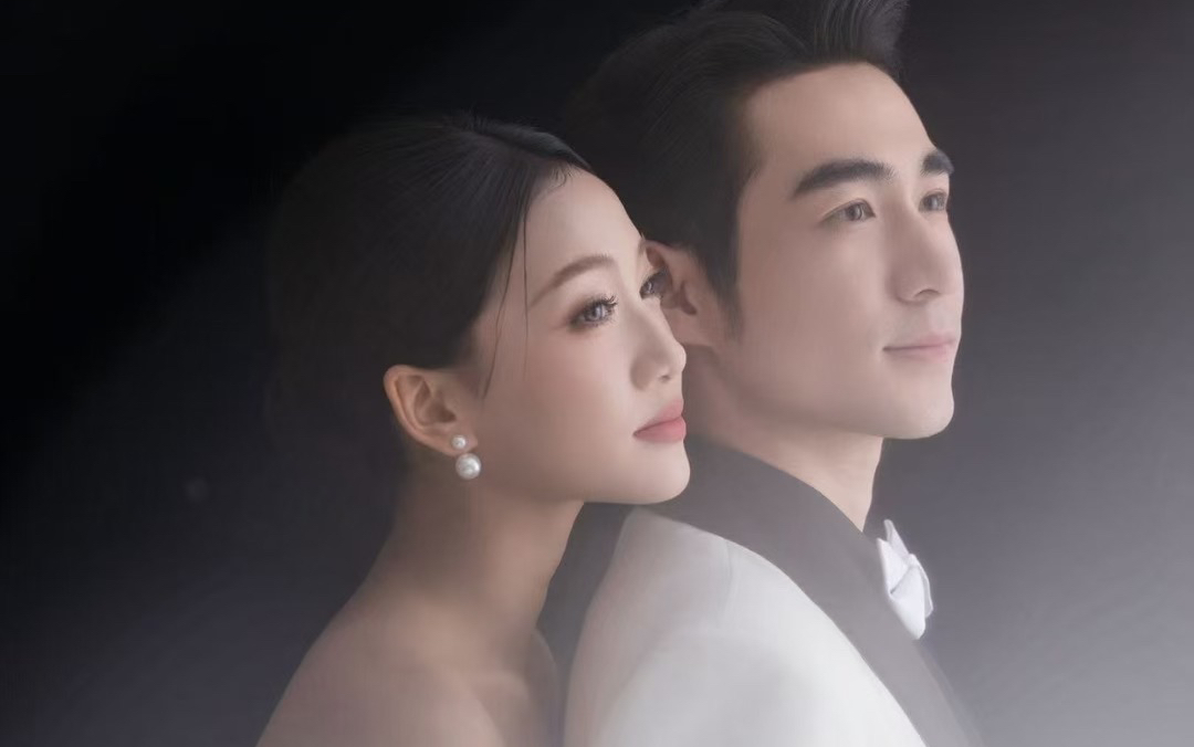 一眼惊艳高级感扑面而来的室内婚纱照