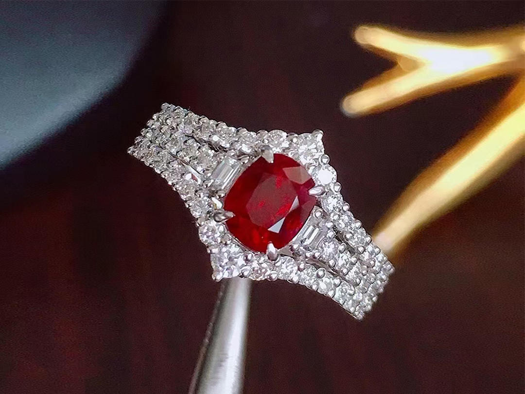 端庄大气的一款红宝石戒指~上手效果气质拉满！