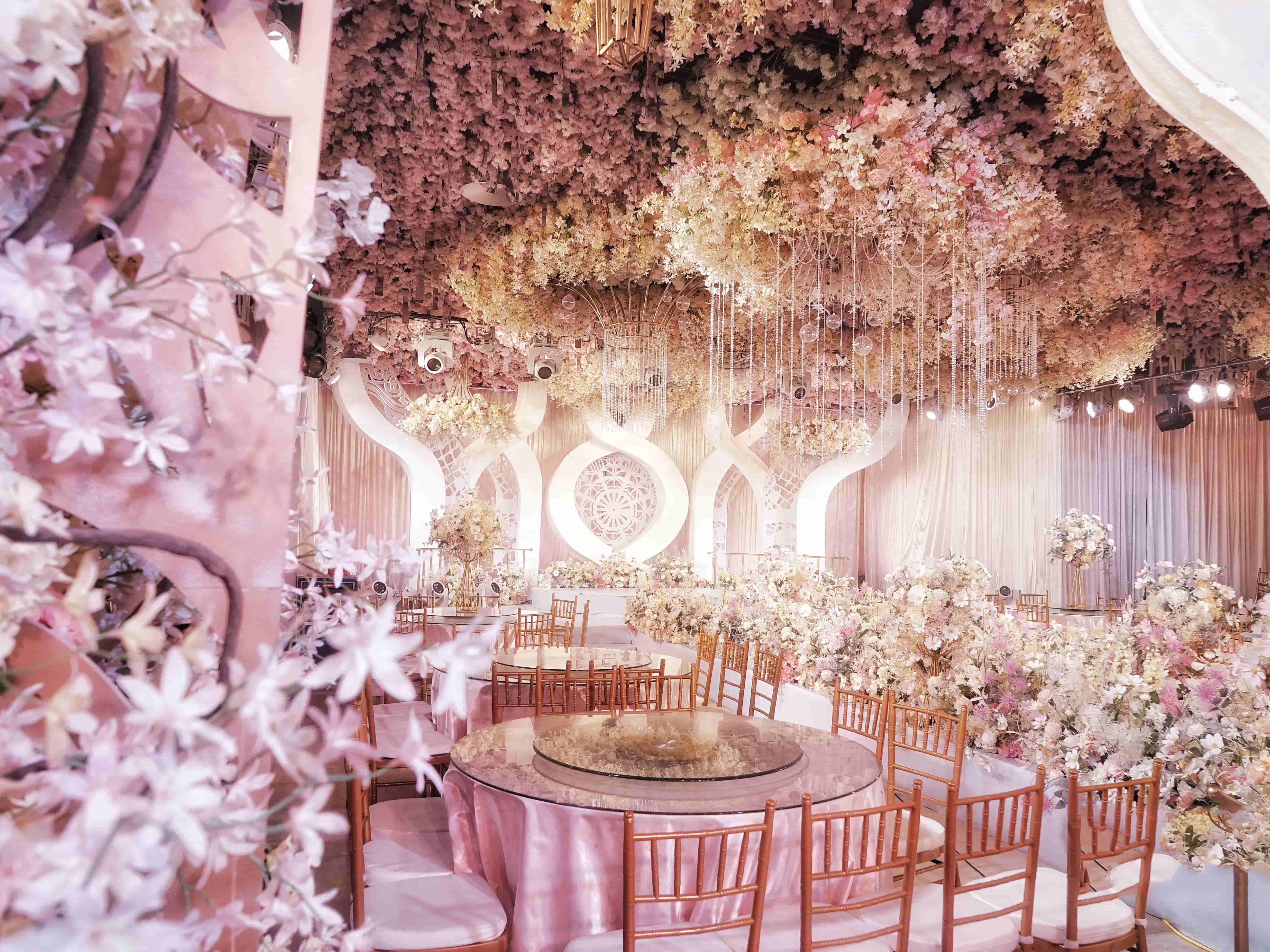 一站式婚礼服务来袭   #浪漫花都#  