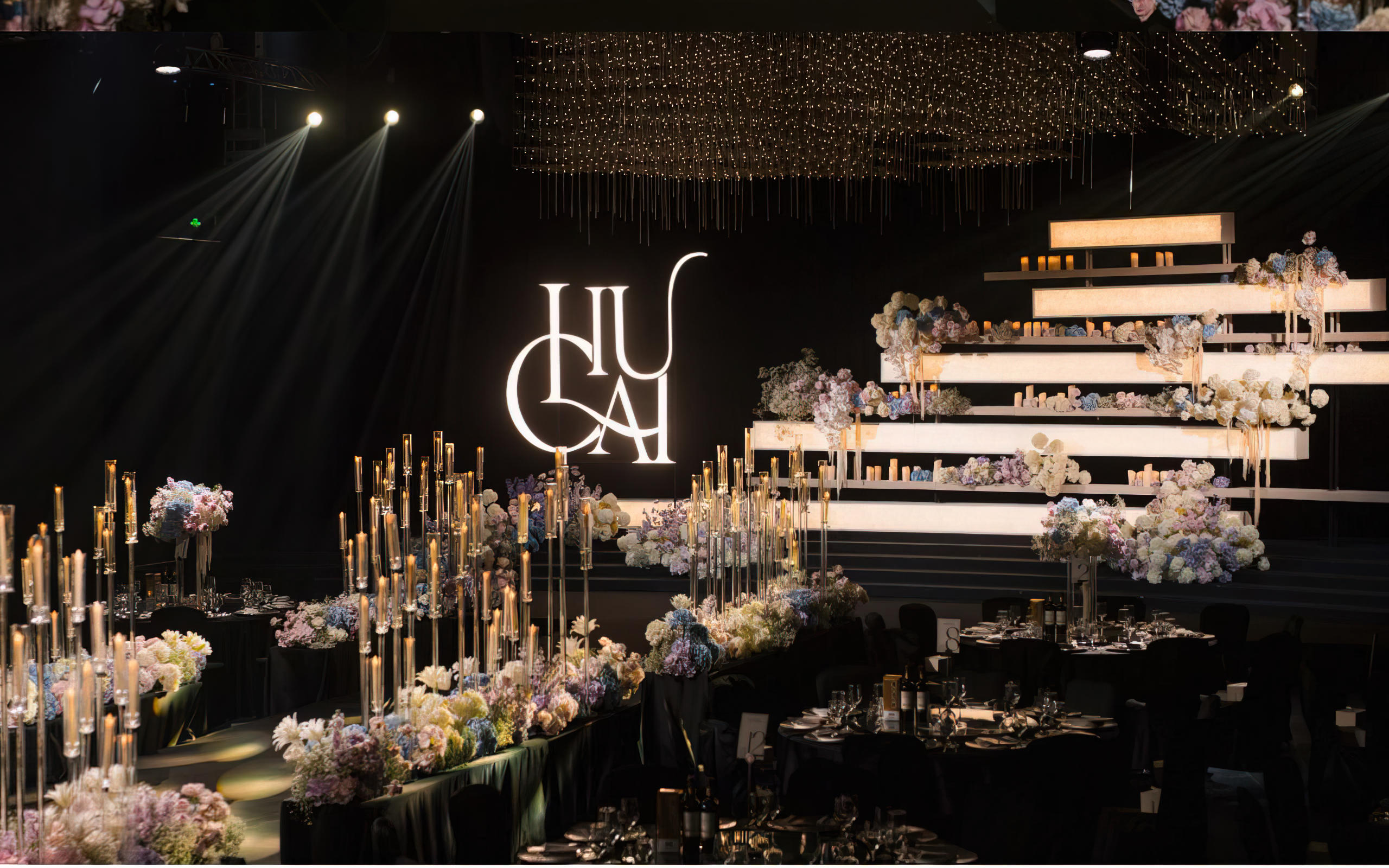 黑色燭光，靜謐婚禮現(xiàn)場(chǎng)