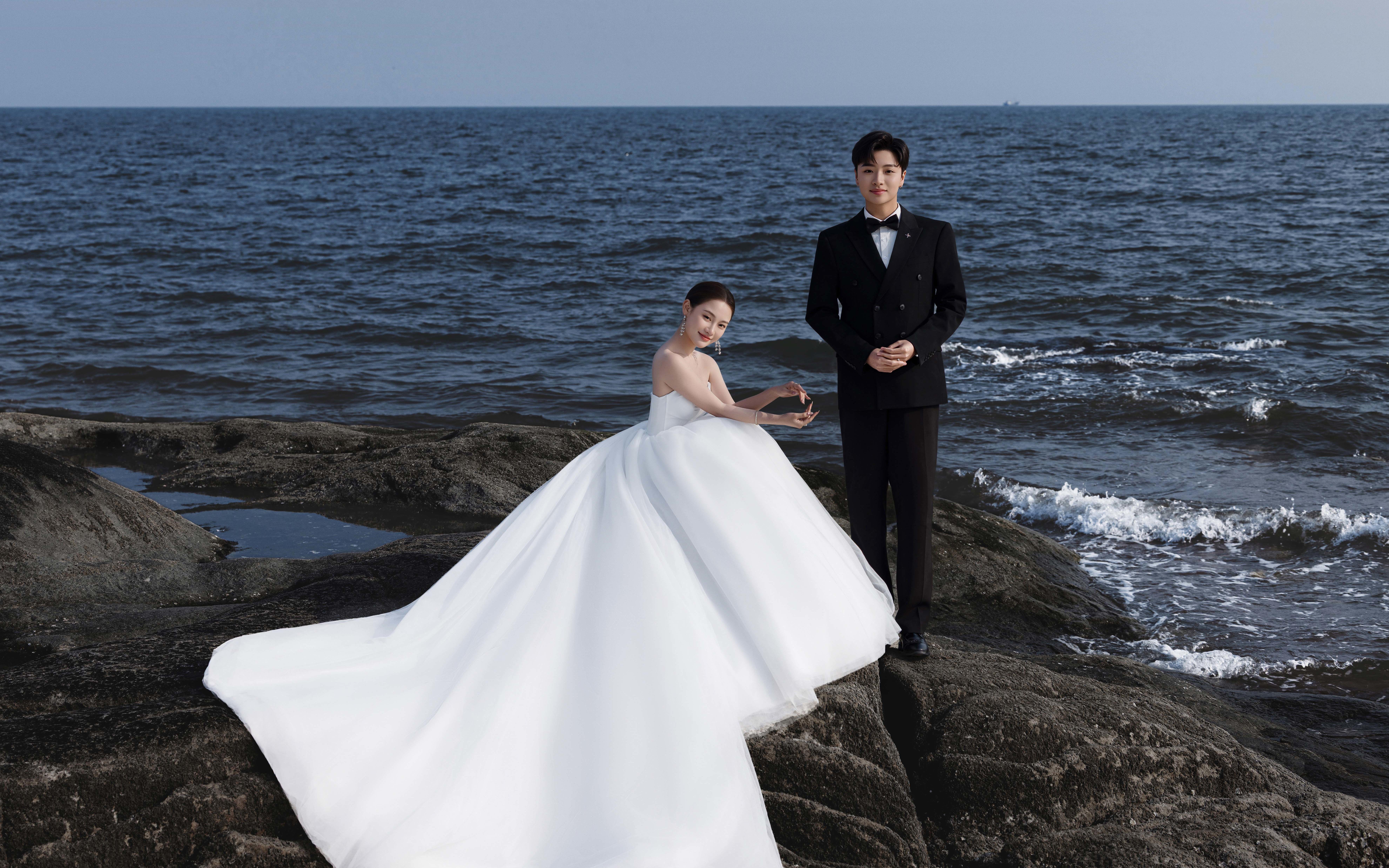 礁石海景婚纱照｜海与爱都美到挪不开眼