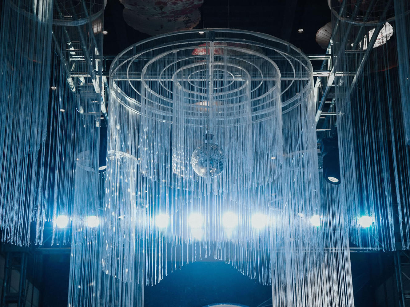 四大金刚+布置+灯光+T台+大屏