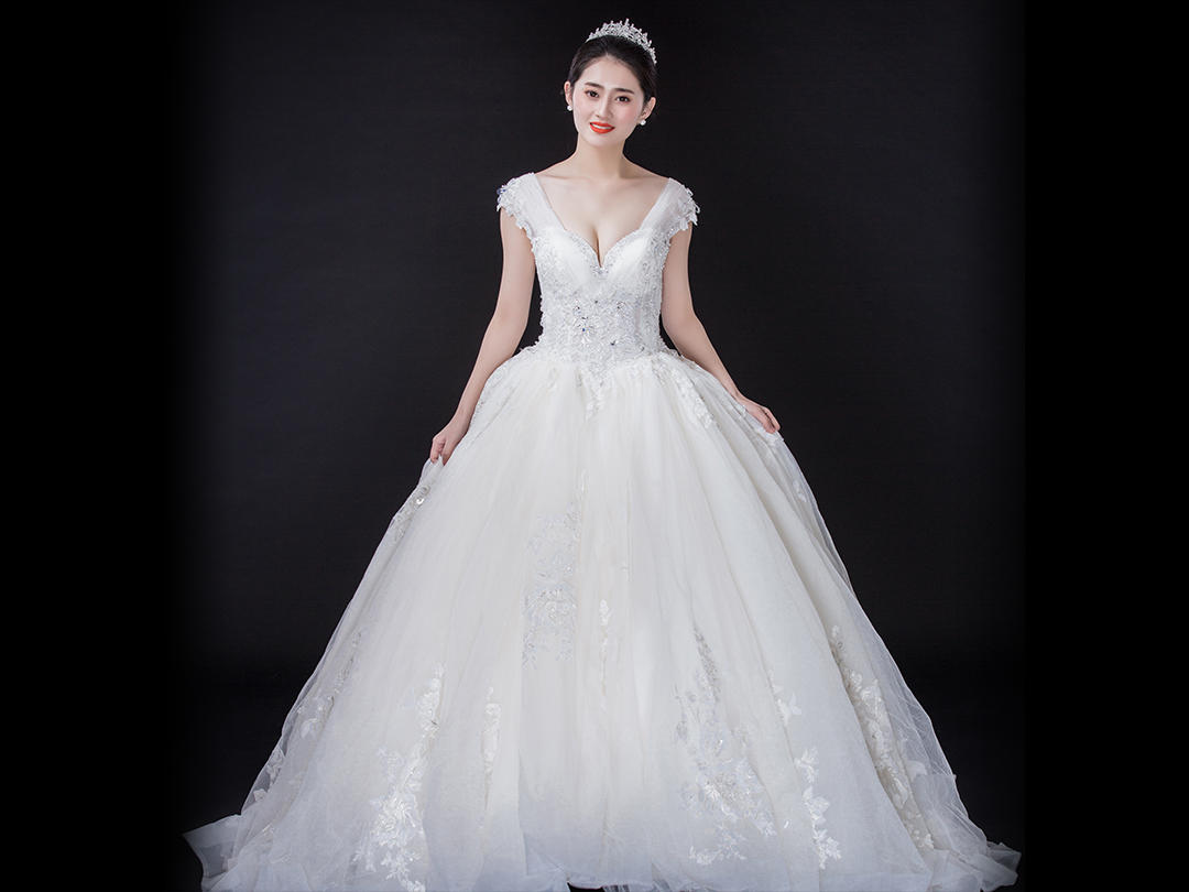 限时抢订时尚品质婚纱礼服 全款再送定制晨袍