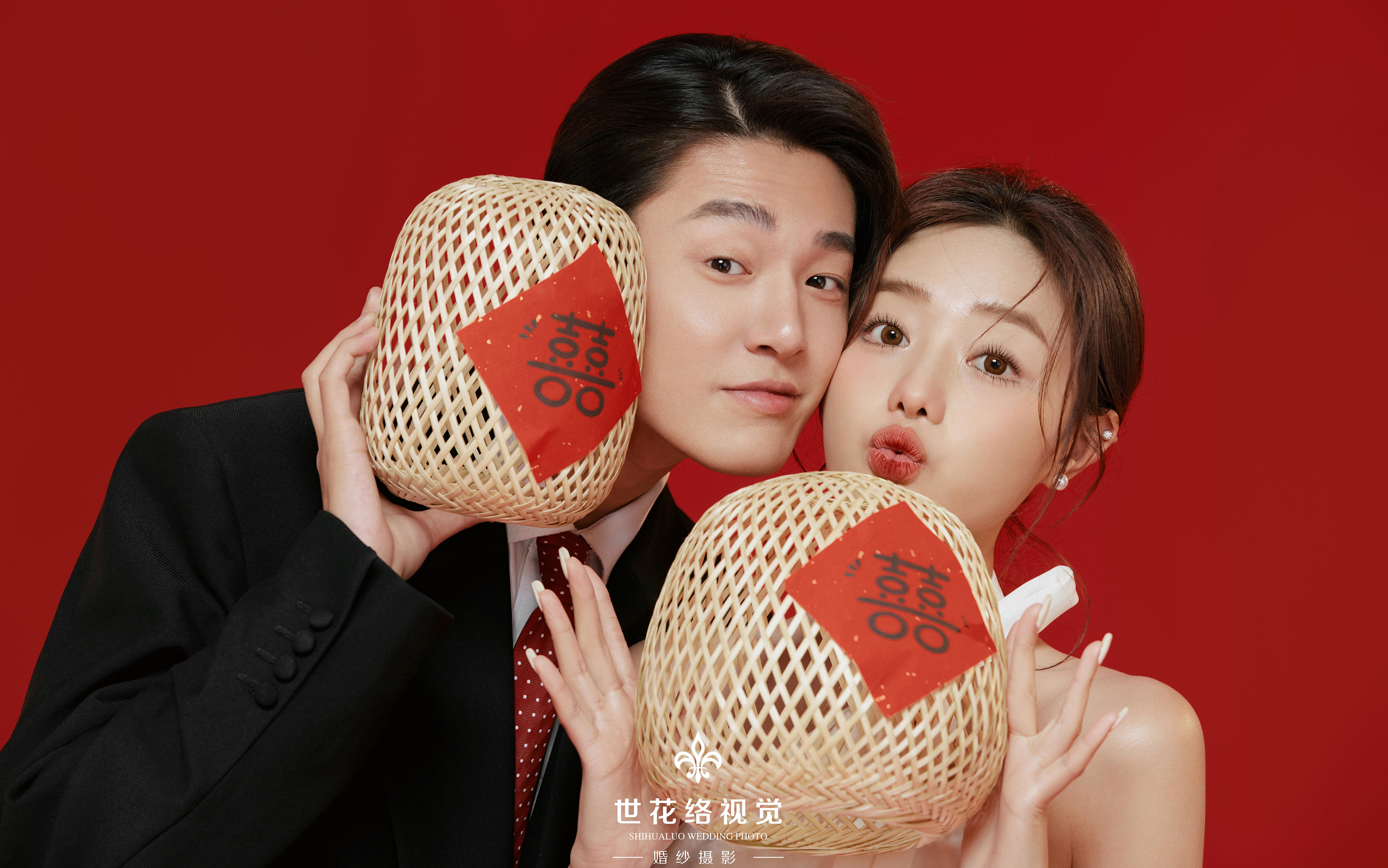 终于拍到了心心念念的轻复古红底婚纱照❤️