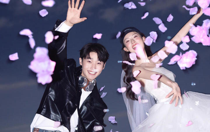 動作越大越出片?超愛松弛好玩的街拍婚紗照