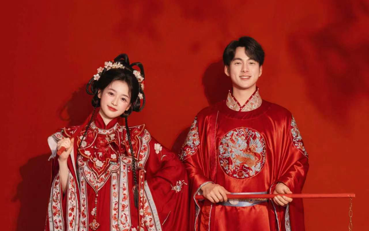 超可愛(ài)，室內(nèi)新式漢服婚照