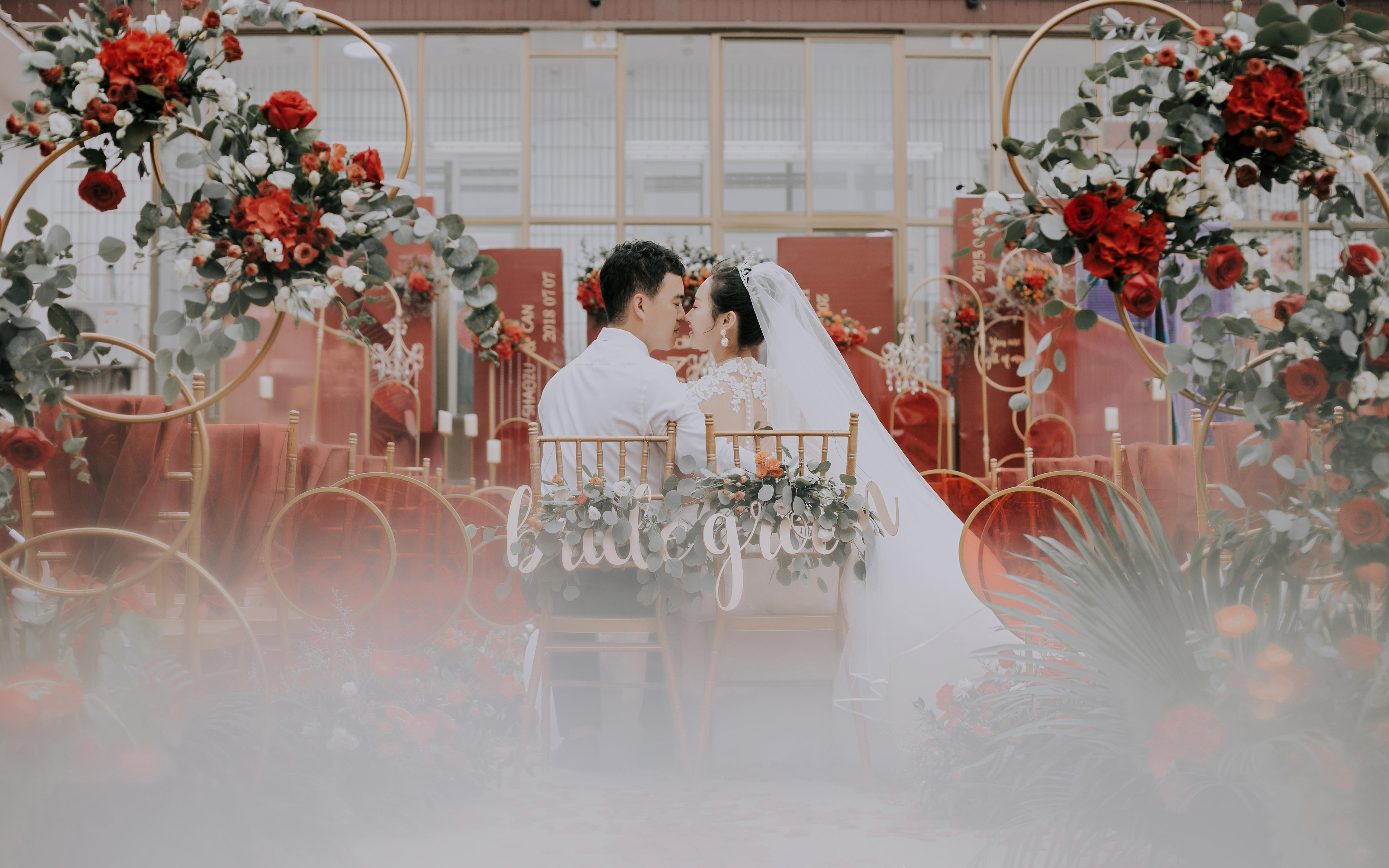 今年的户外婚礼爆款出炉｜洋气的红色现代风格