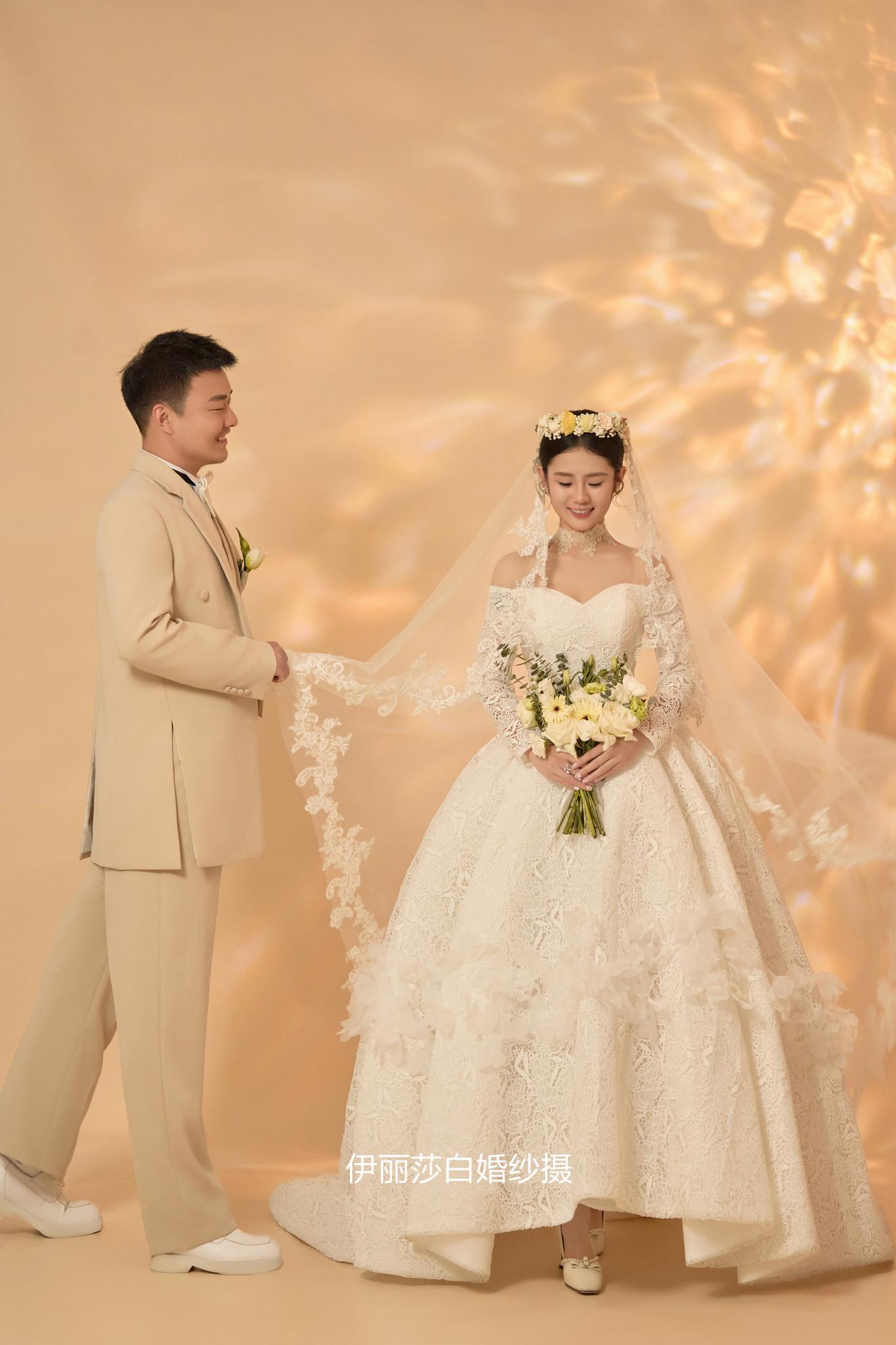 拍婚紗照3888套餐有跟妝+秀和+禮服 4699