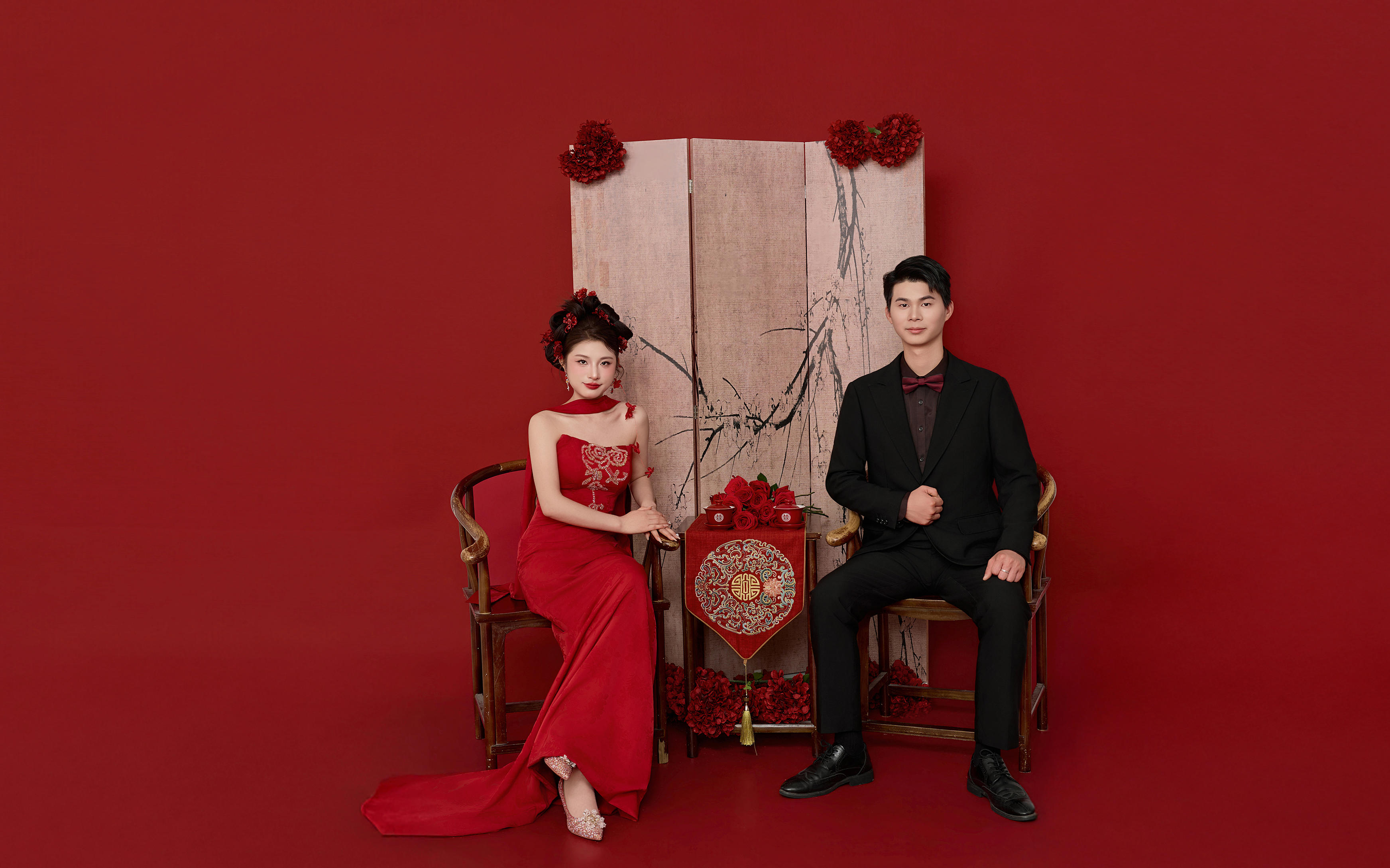 紅底當(dāng)起證婚人｜新中式婚紗照甜度超標(biāo)