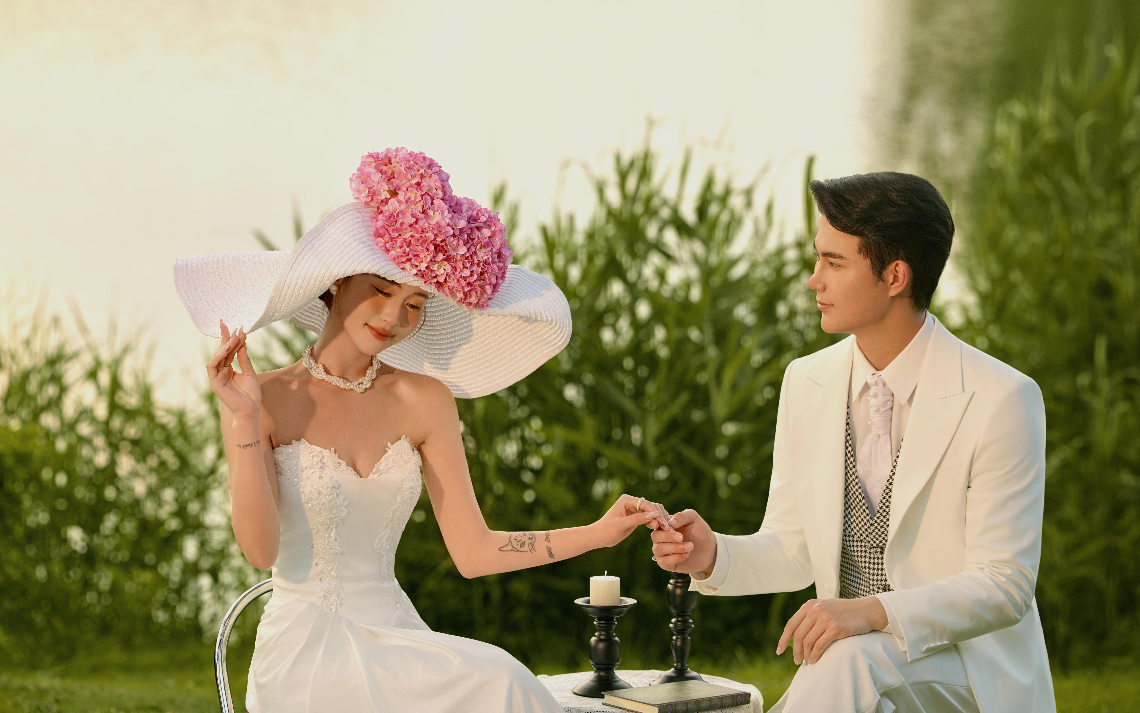 【人气选择】成功解锁法式复古婚照。把优雅焊在身上