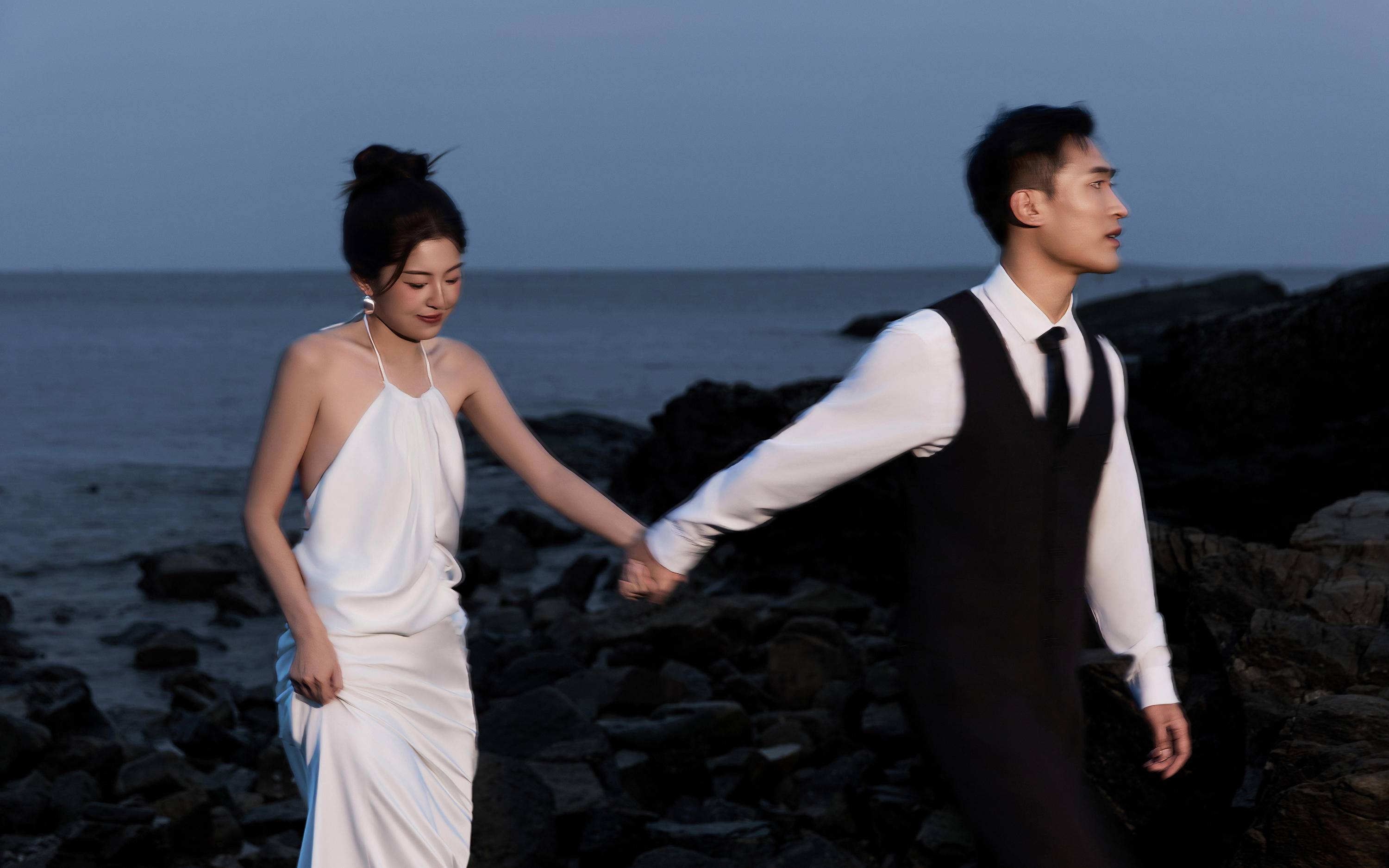 客片｜这样的海边礁石婚纱照太好看了