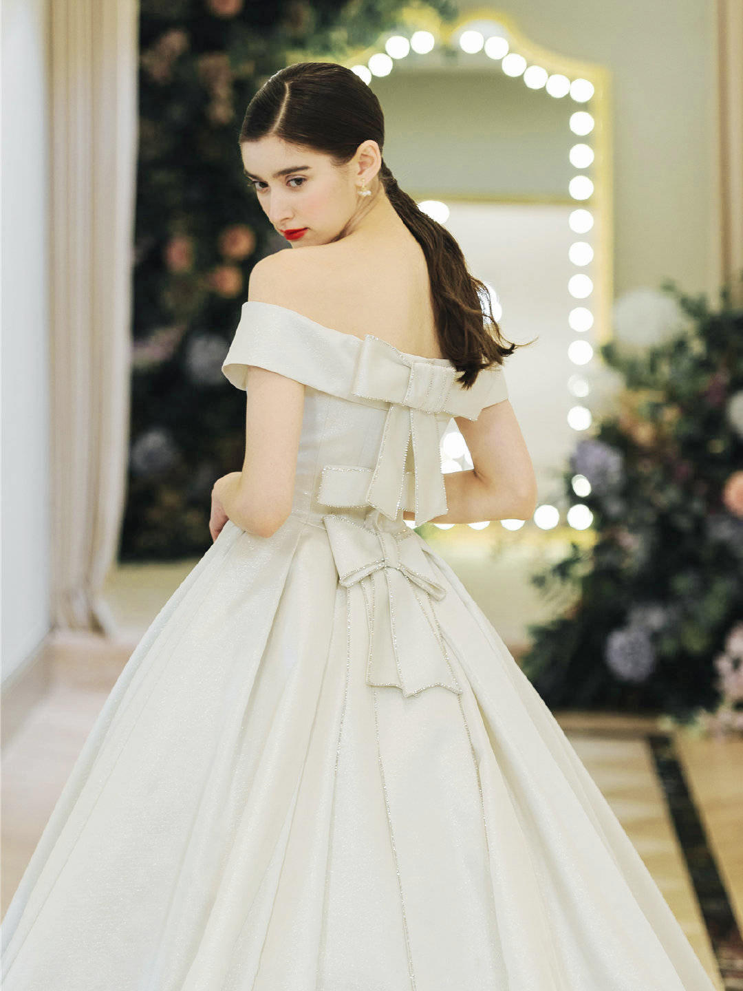 【也宁婚纱】4件套租赁  品牌高级定制主纱