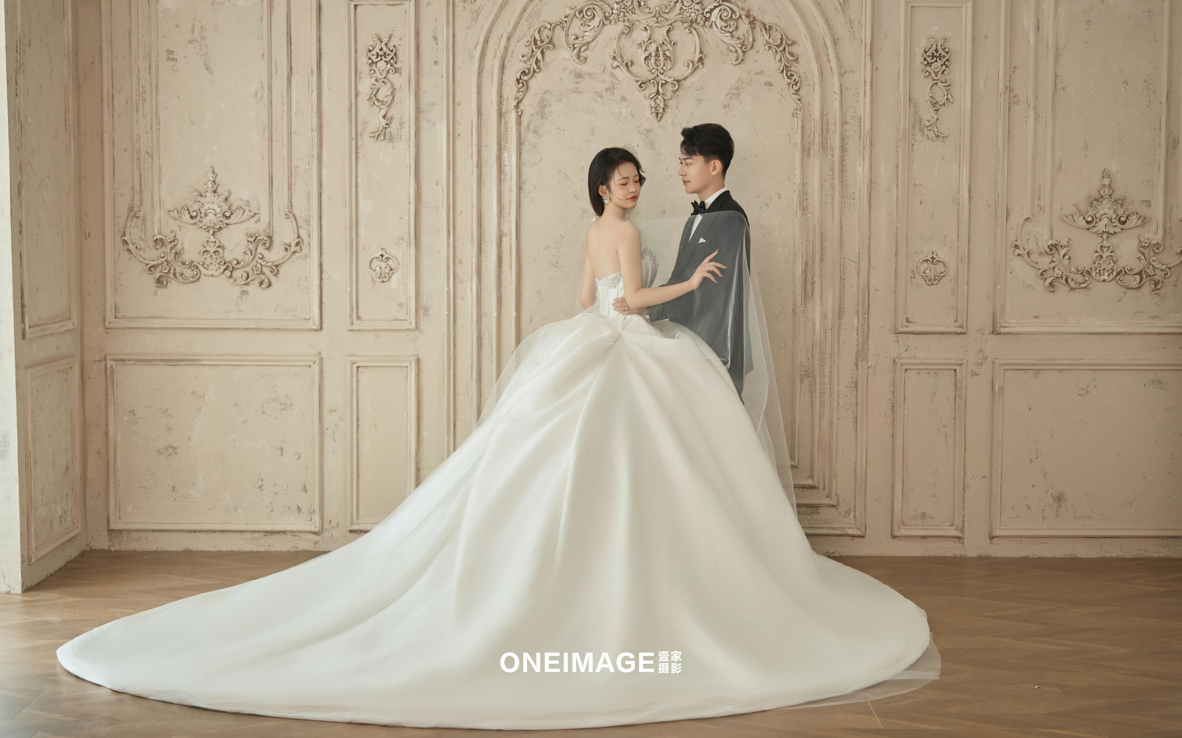  【壹家摄影】宫廷缎面婚纱照！高级感直接焊在身上