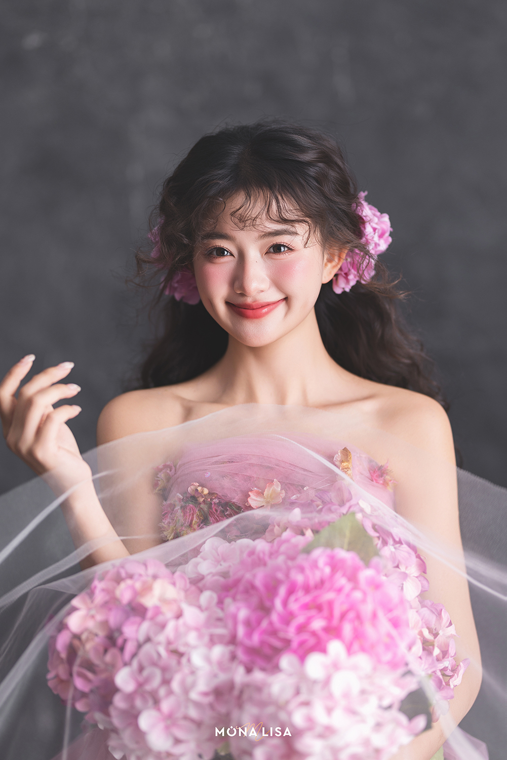 粉色鲜花复古油画婚纱照｜浪漫与优雅的融合