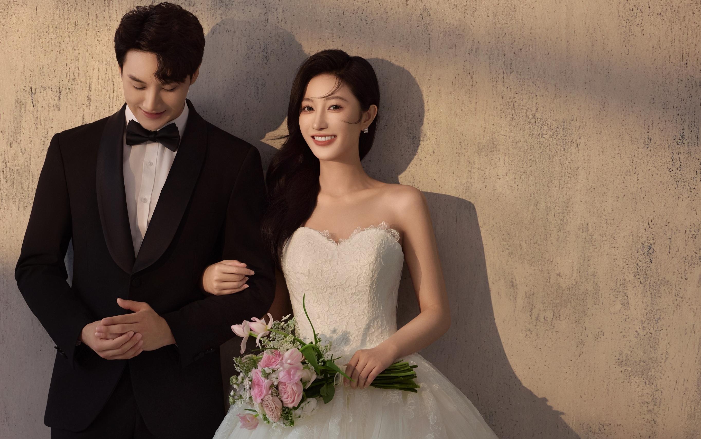 微胖女孩专属｜复古油画婚纱照 显瘦构图真绝了