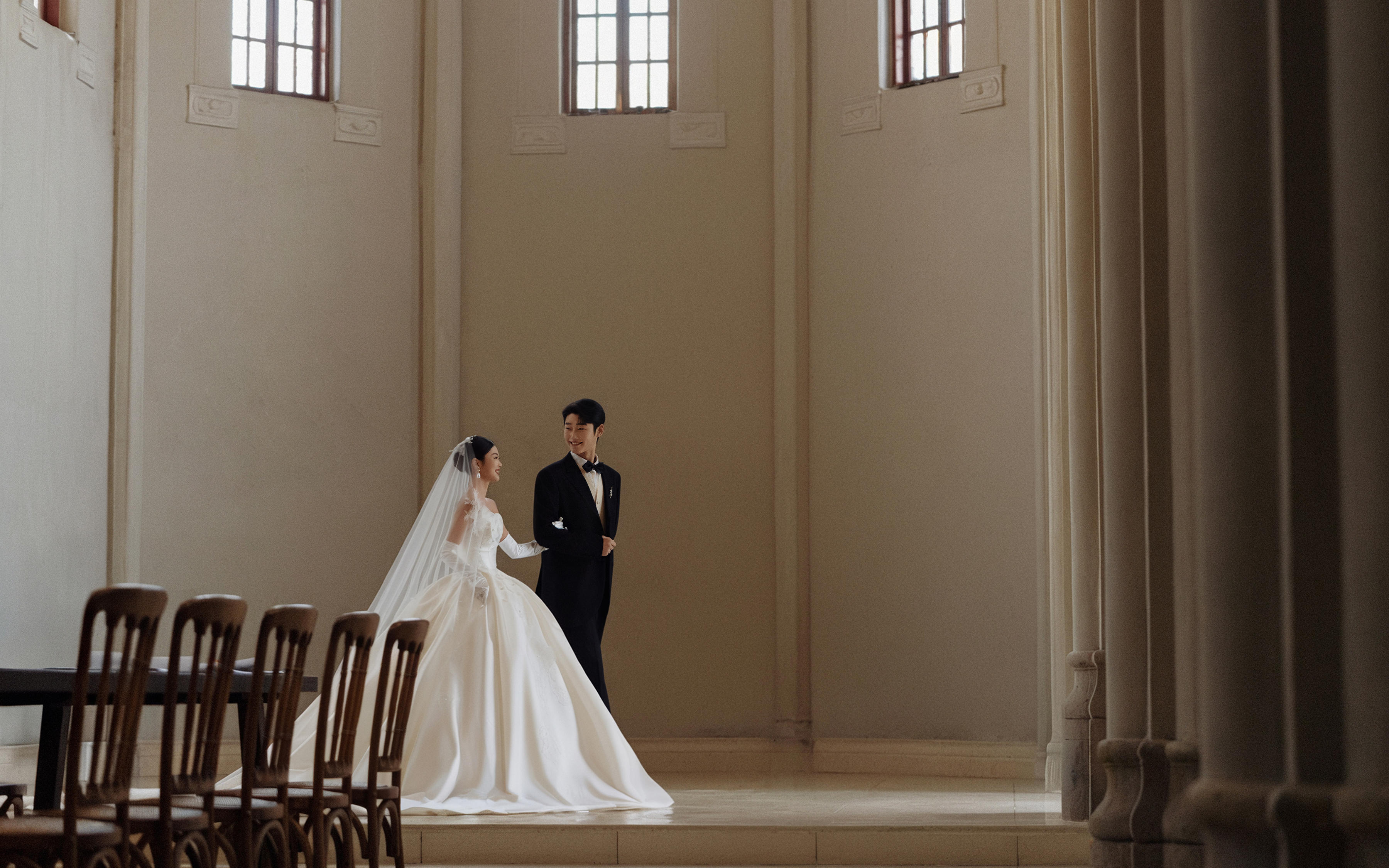 白紗漫步禮堂，心動伴歲歲朝夕
