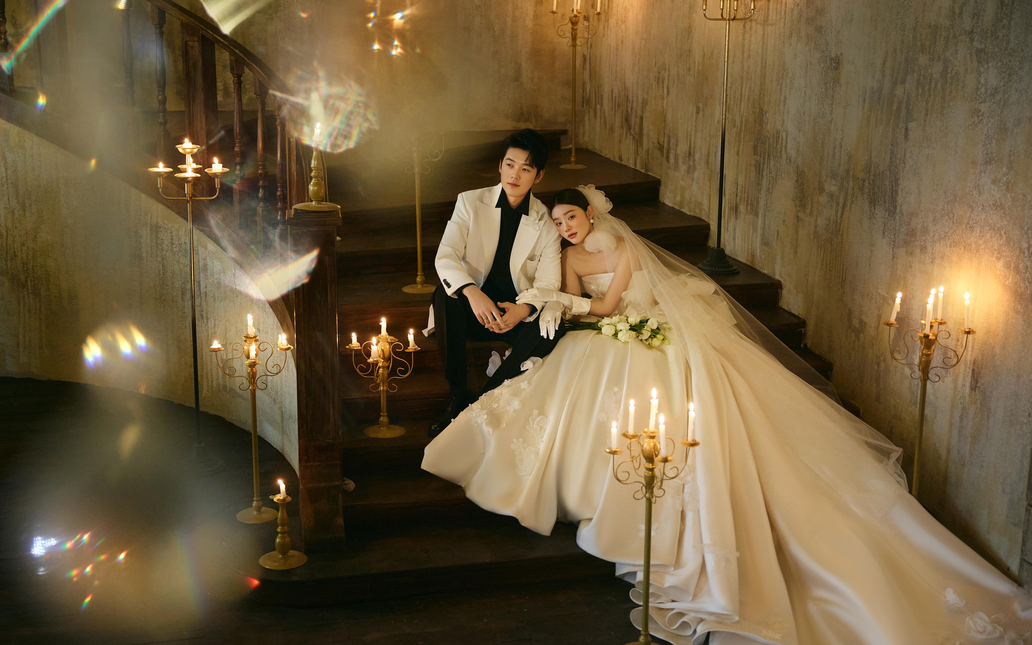 救命！这组婚纱照氛围感直接拉满了