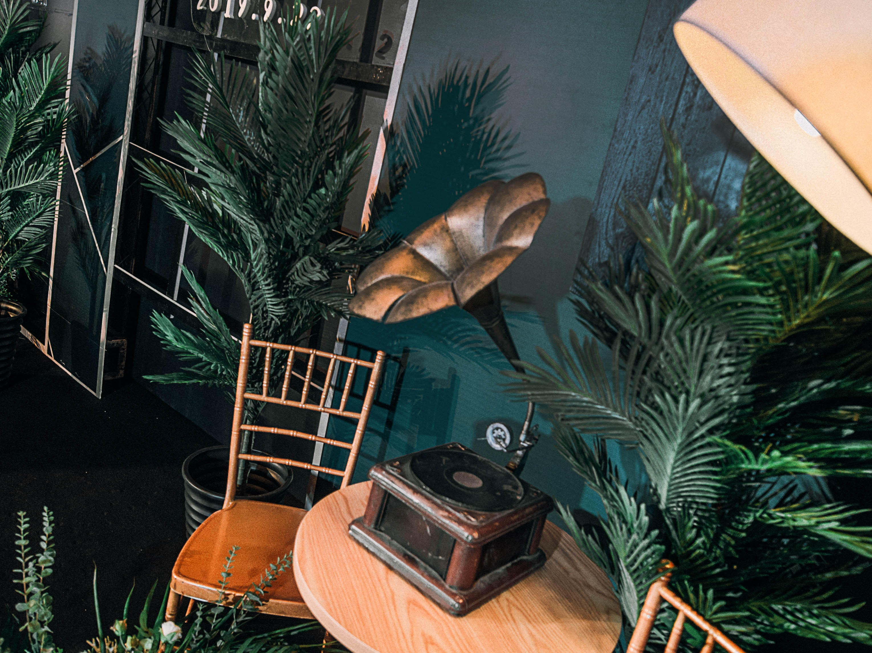 ALAN2020必选绿色复古怀旧创意风婚礼