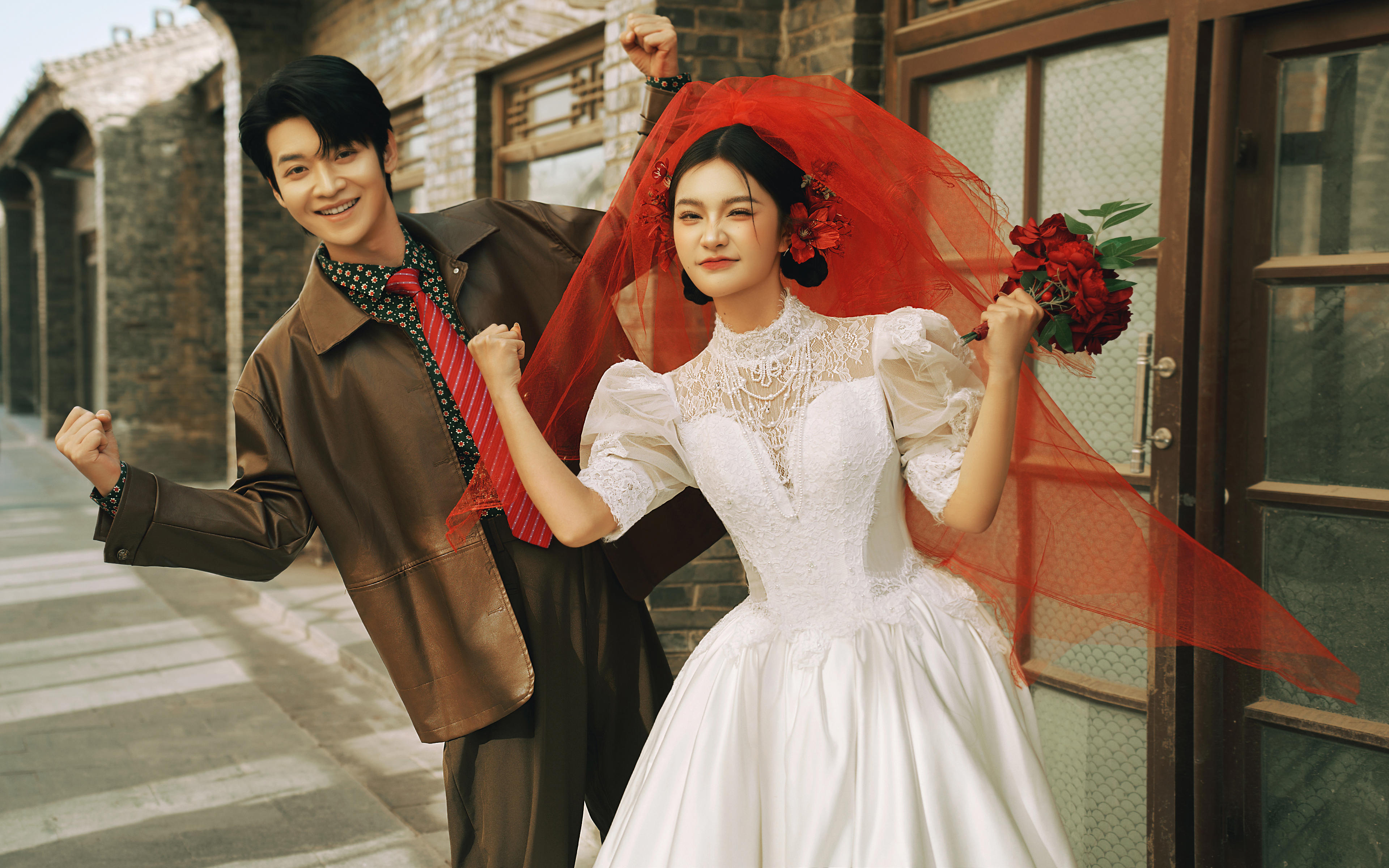 港風(fēng)DNA動了 誰能不愛呢復(fù)古情懷的婚紗照