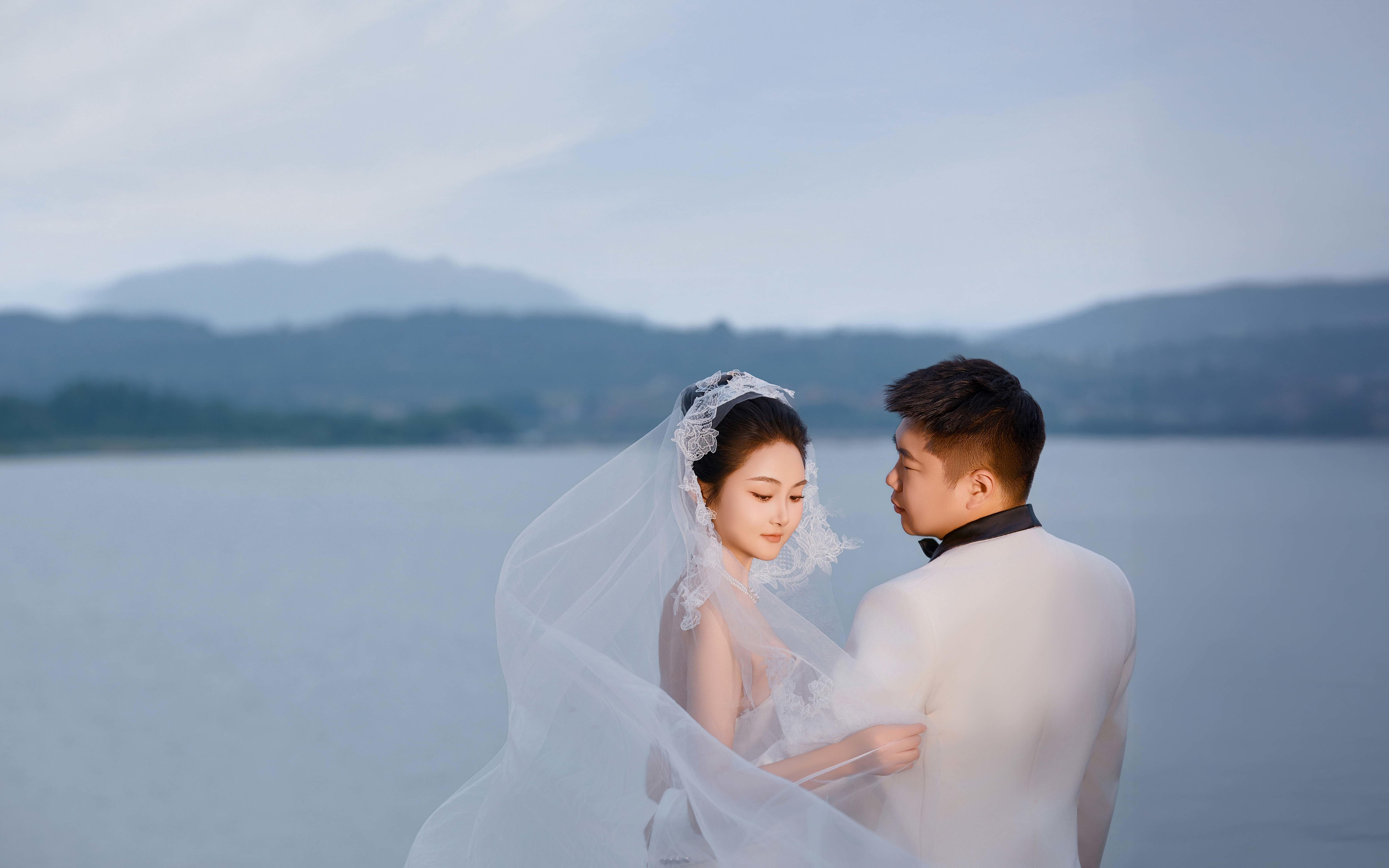 无法拒绝的湖景草坪婚纱照‼️