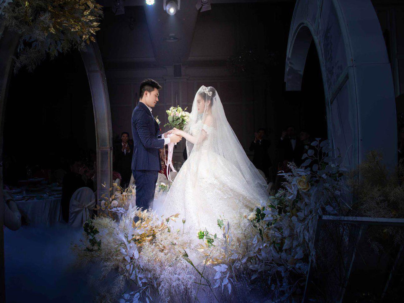 【初见嫁衣】婚纱礼服租赁3880套餐