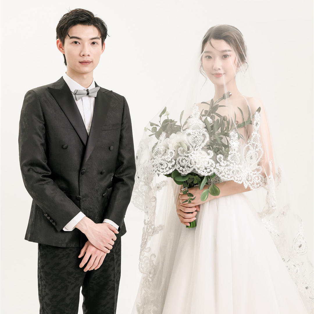 【一价全包】婚纱照+婚纱+男装+跟妆丨无隐形消费
