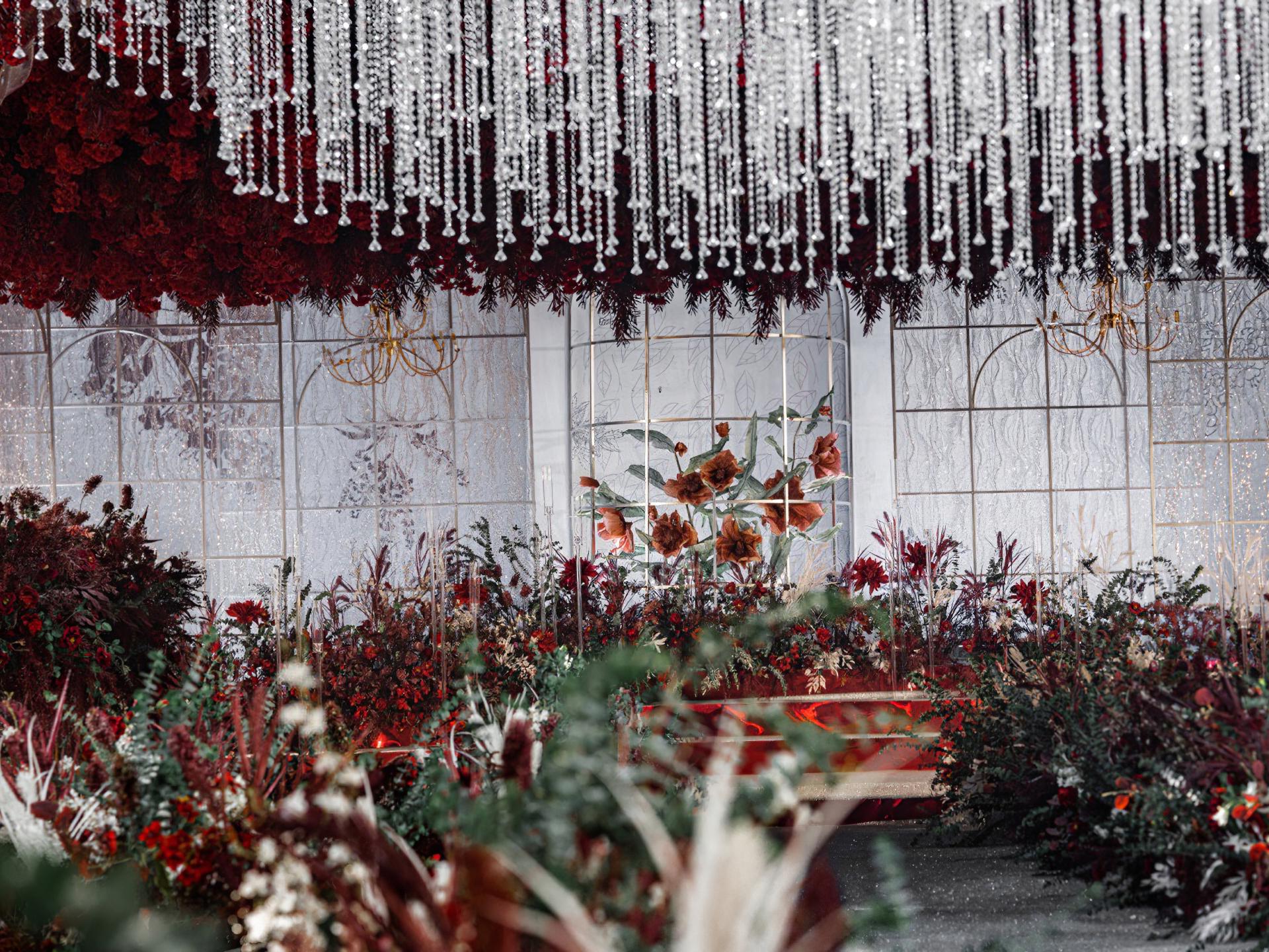 【限时秒杀】水晶红白色系吊顶婚礼签单有礼