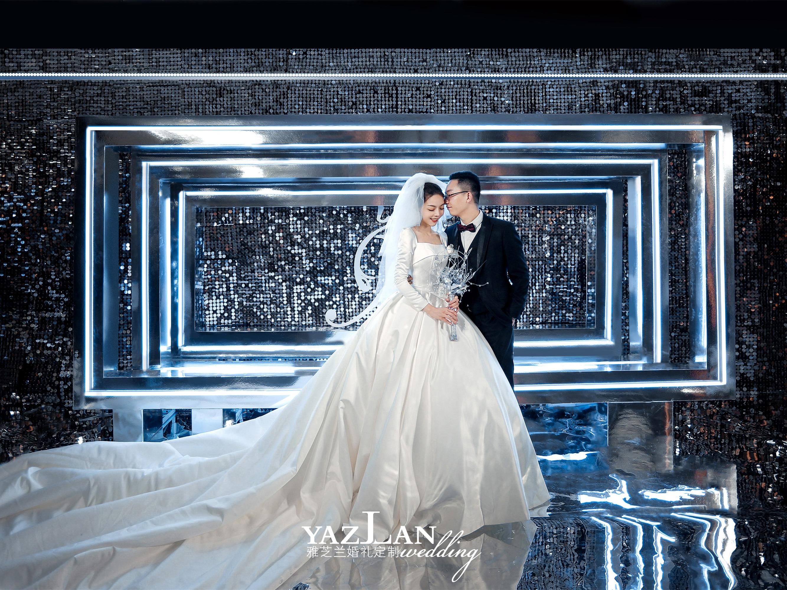 less is mor l 简约秀场设计