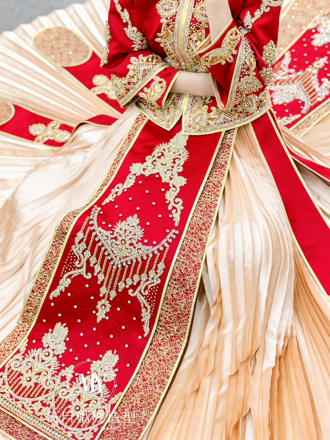 【伍月婚纱馆】奢美嫁衣三件套、首席跟妆