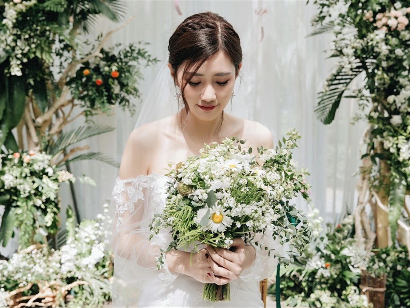 【限时抢购】回门宴精品礼服+晚宴妆