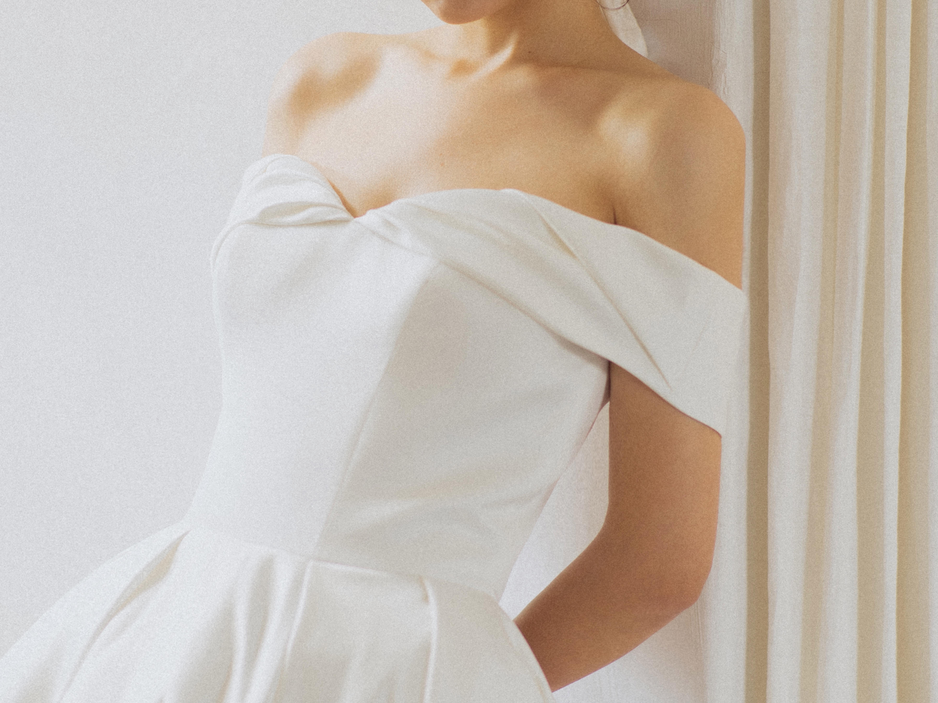 简白 缎面一字肩主纱，复古公主蓬