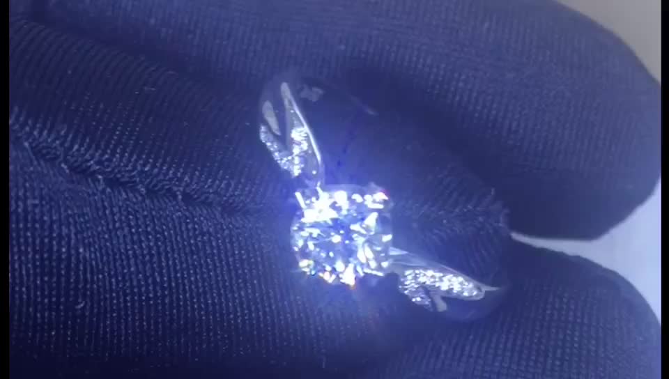 五十分F色钻戒，切工完美。